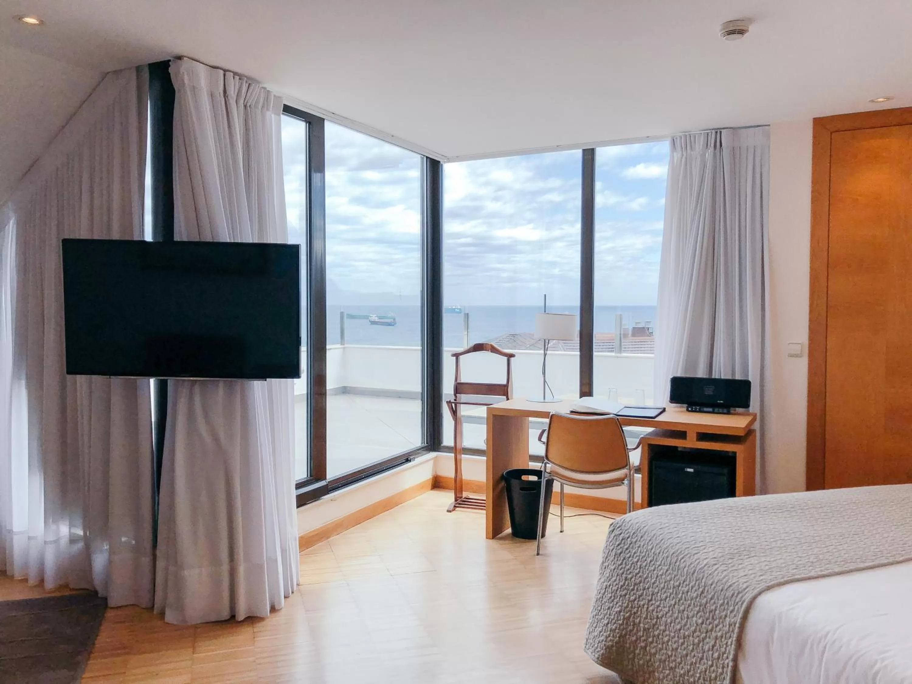 Sea view, Bed in Gran Hotel Victoria