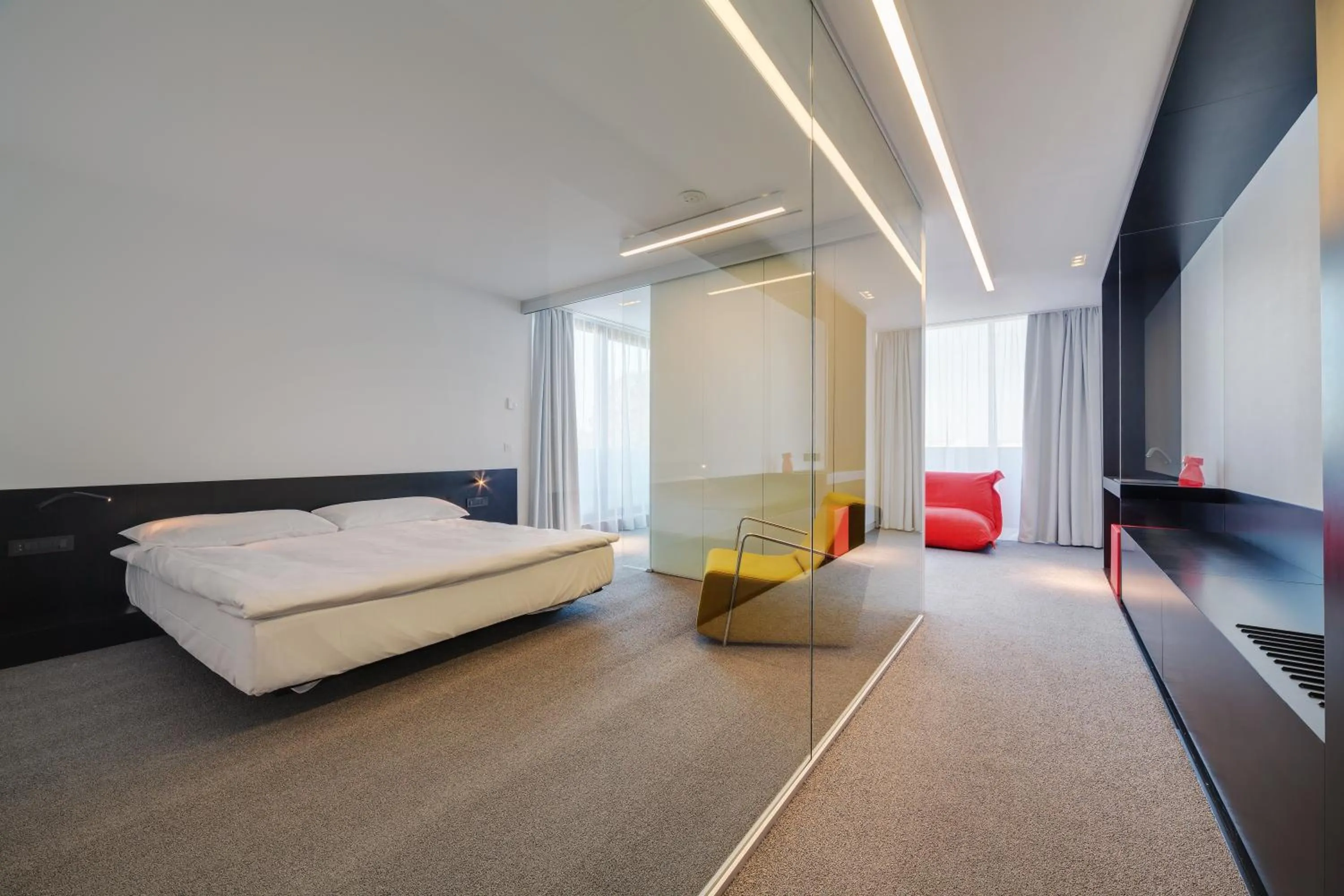 Living room, Bed in Hotel Privo