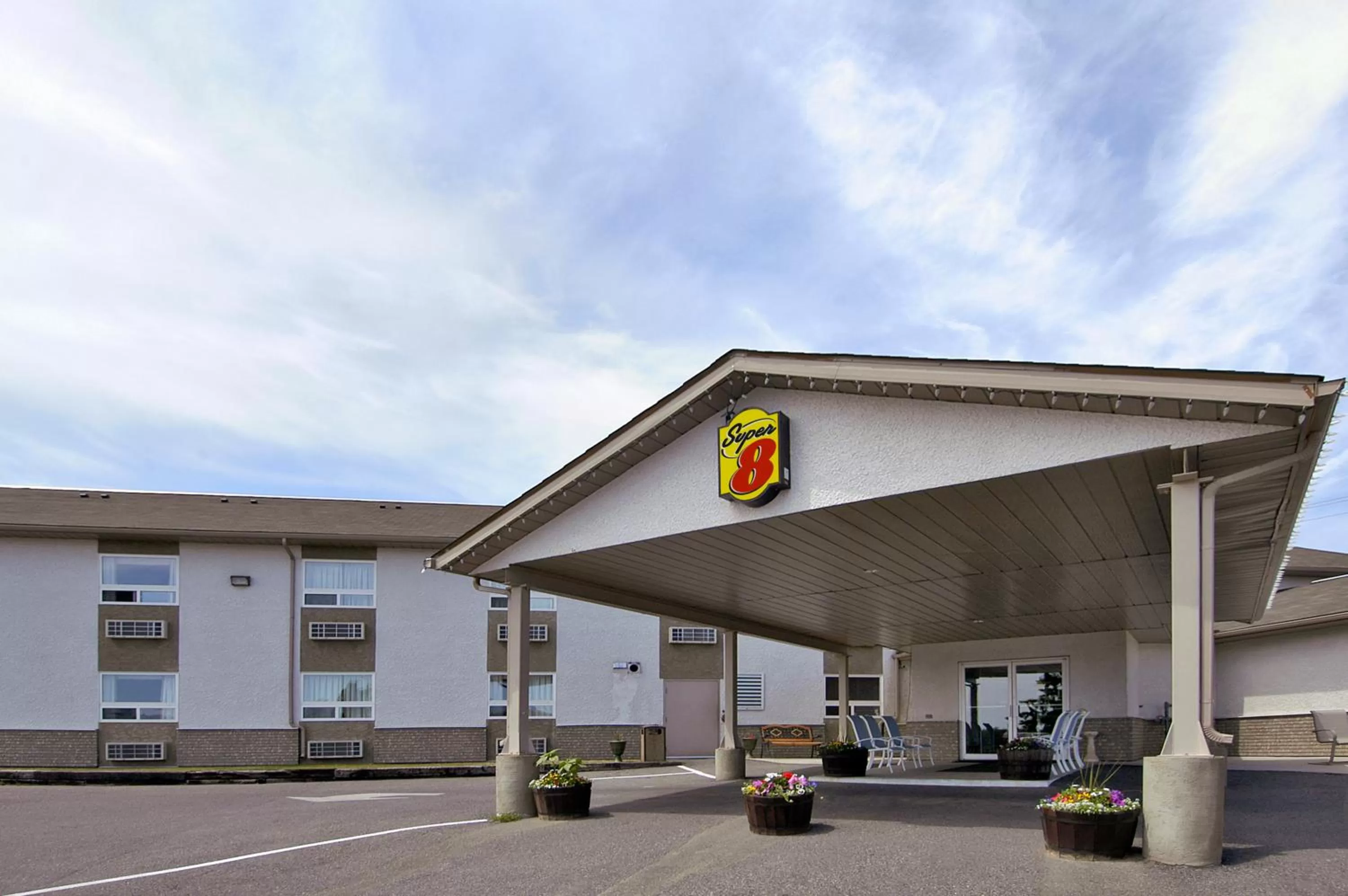 Facade/entrance in Super 8 by Wyndham Kenora