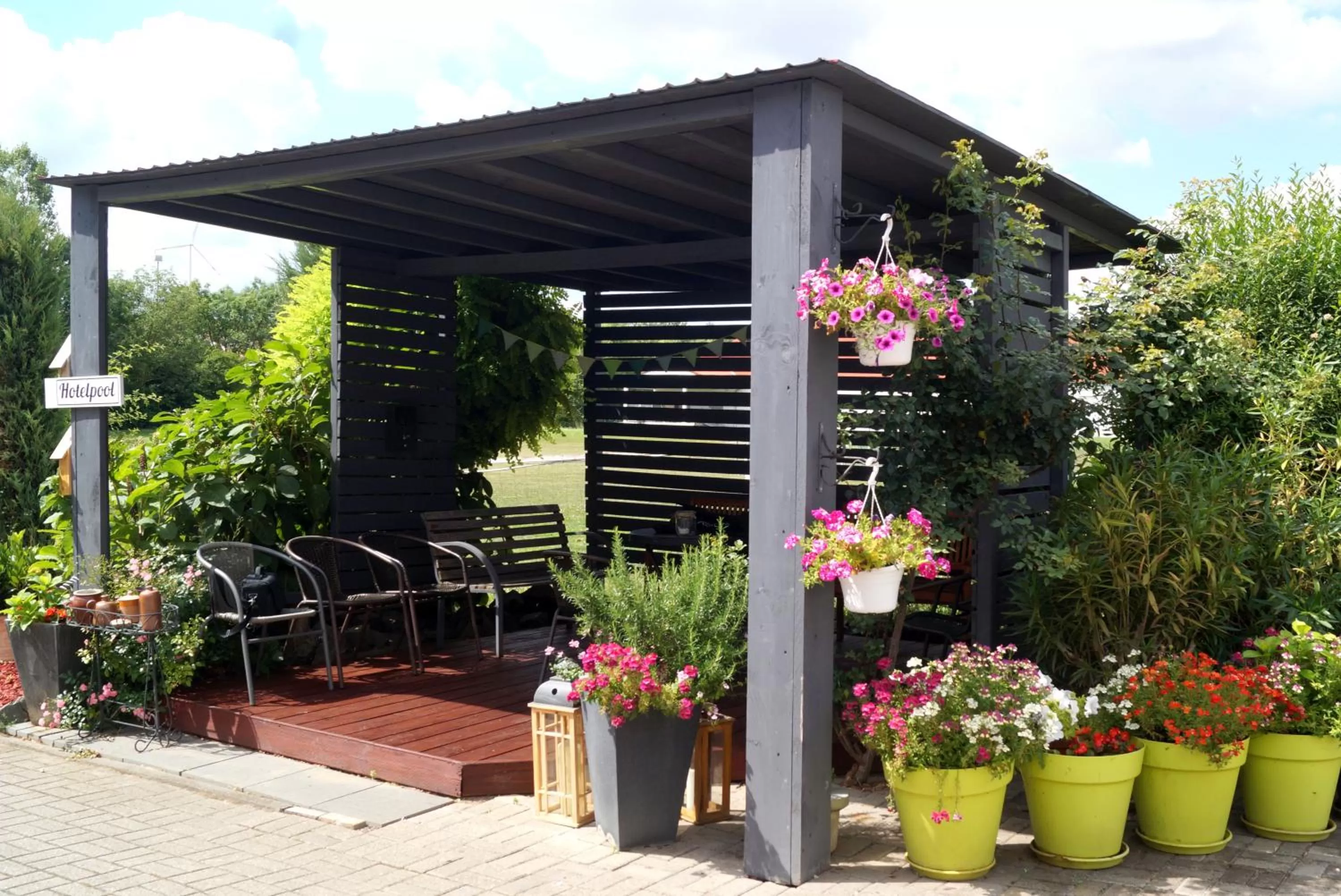 Patio in Kraft Hotel-Klimaanlage in jedem Zimmer, AC in each room!