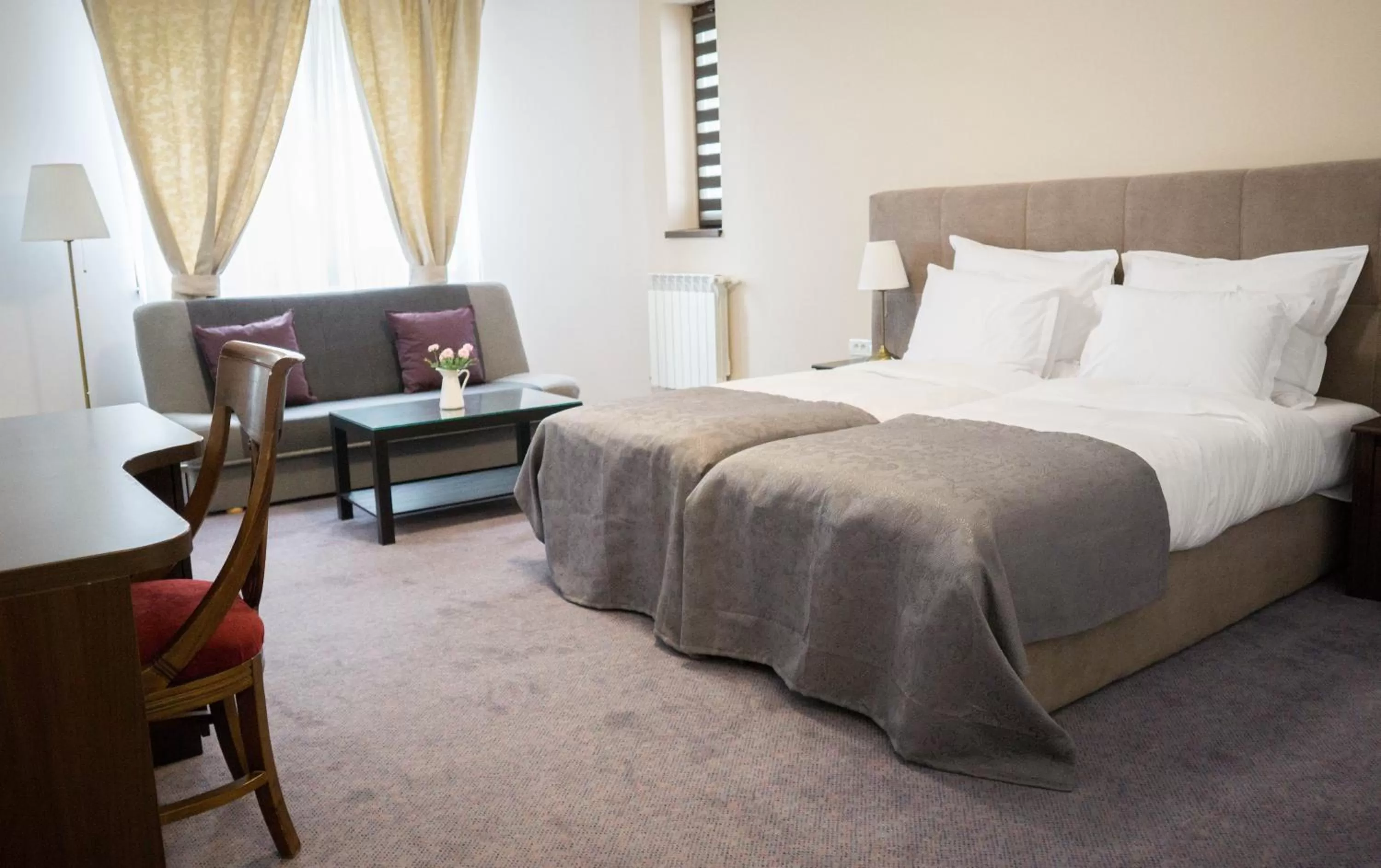 Photo of the whole room, Bed in Nest