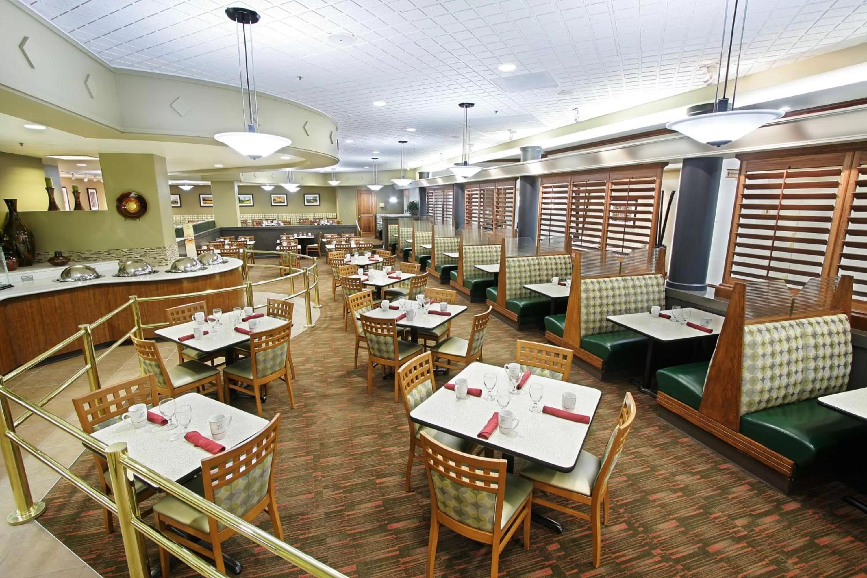 Dining area in DoubleTree by Hilton Spokane City Center