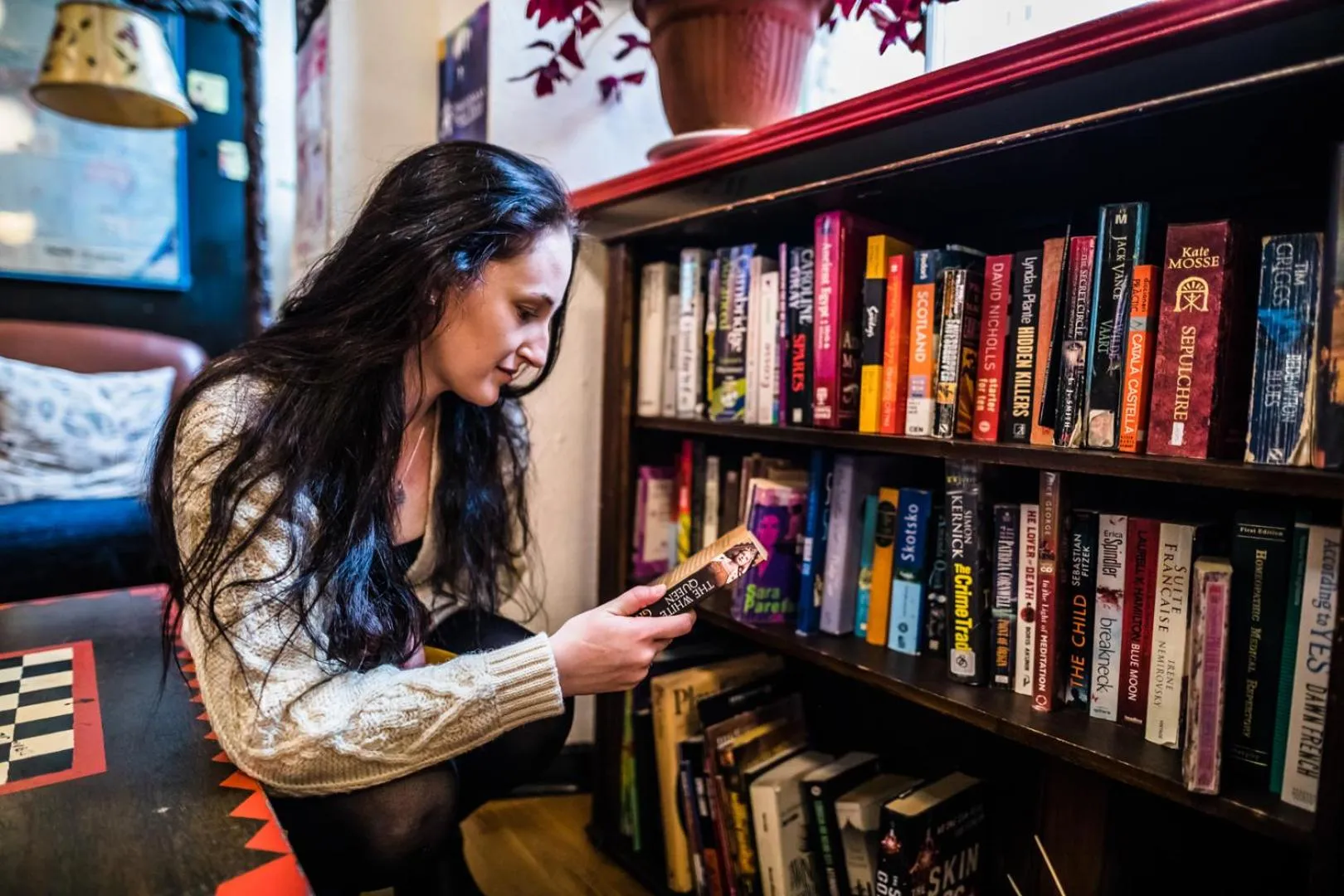 Library in High Street Hostel - Over 18s Only, Backpackers Atmosphere