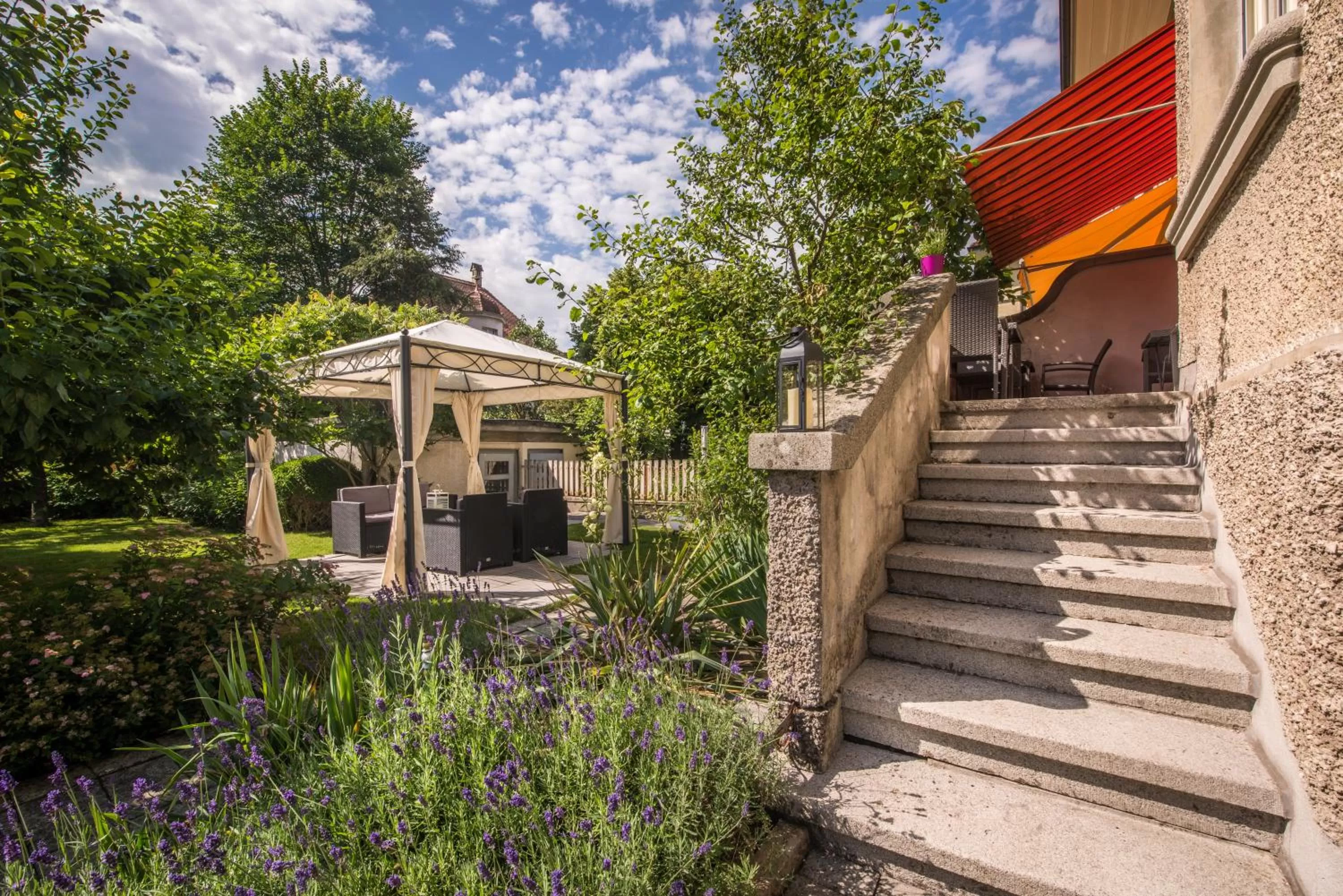 Garden in Max Aviation Villa & Apartments