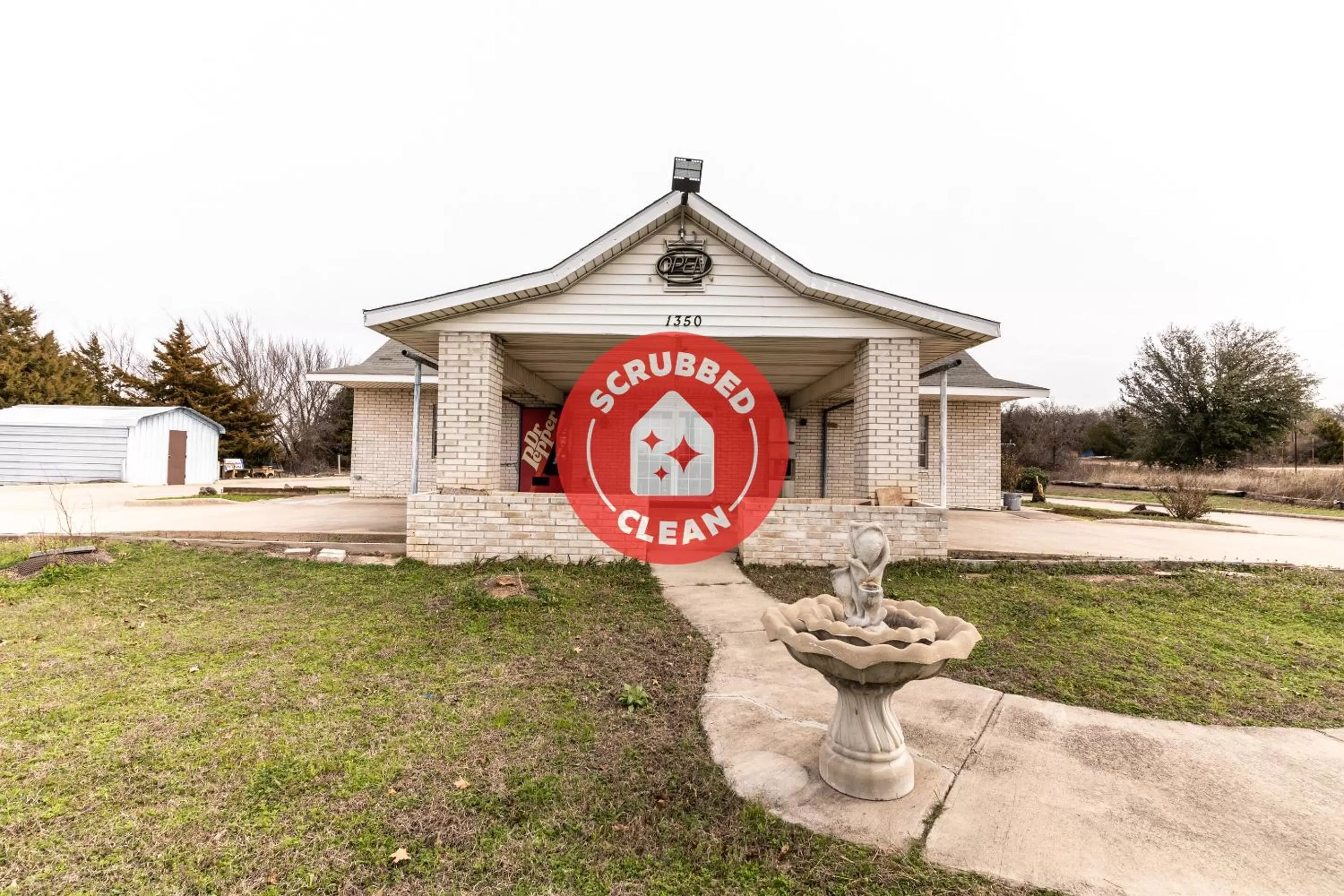 Facade/entrance in OYO Hotel Decatur TX Hwy 287 Northwest