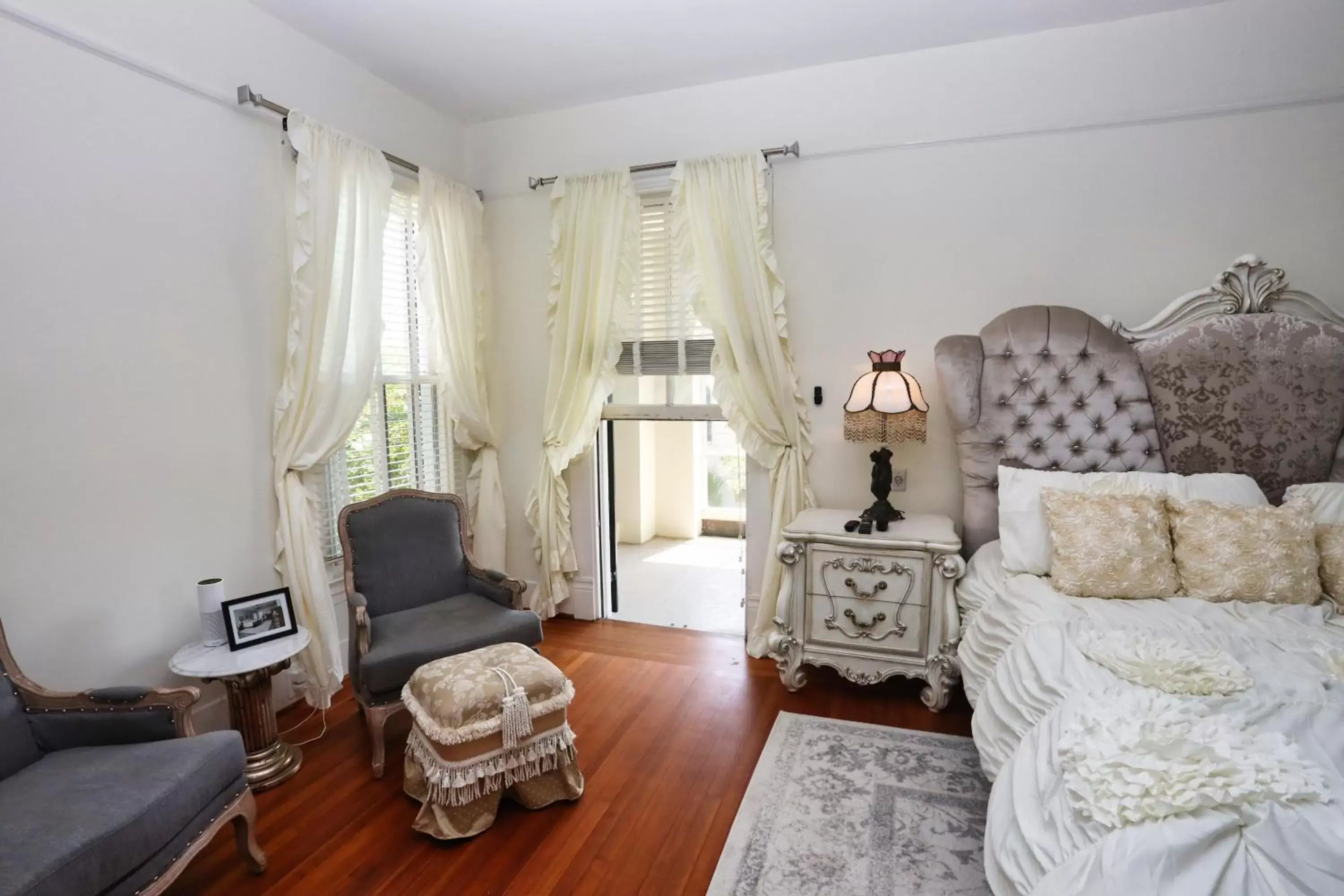 King Room with Balcony in Virginia Point INN King Room with Balcony in Virginia Point INN