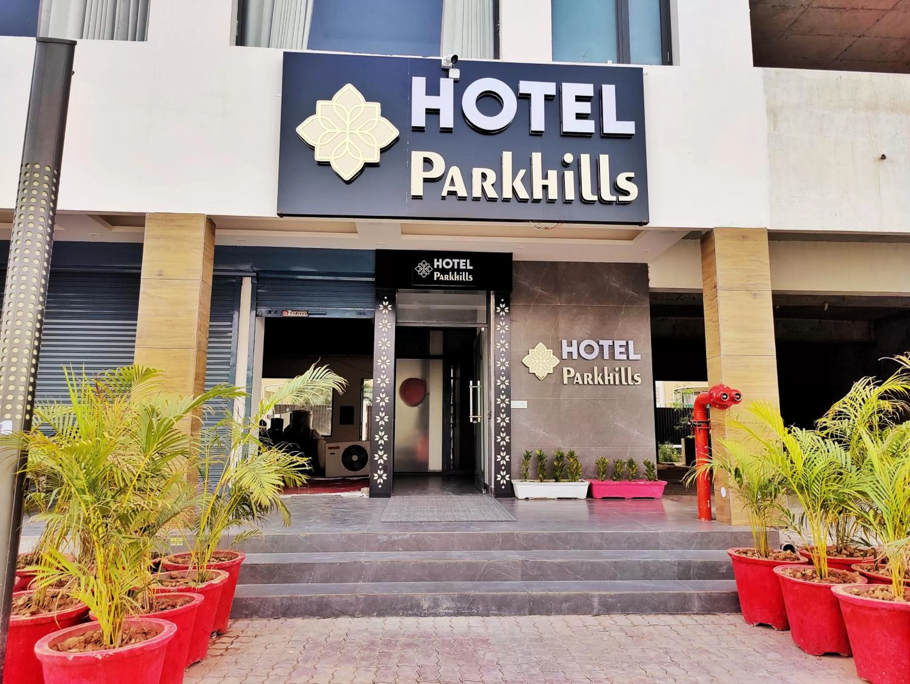 Property building in Hotel Park Hills