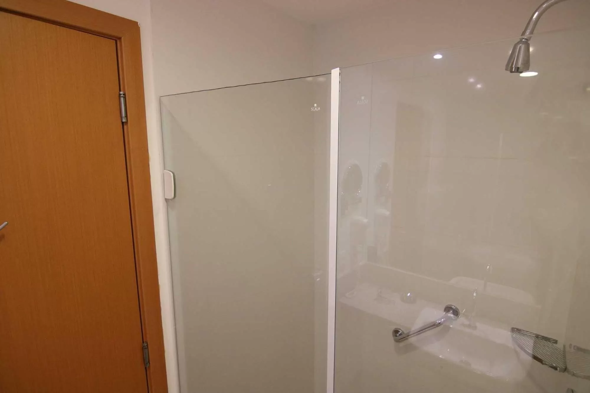 Shower in Samba Linhares