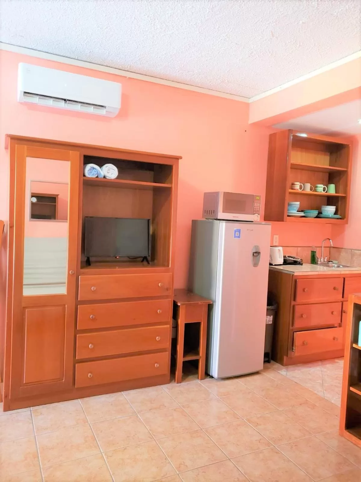 Kitchen/Kitchenette in Beach Side Condos Caye Caulker by CCVH