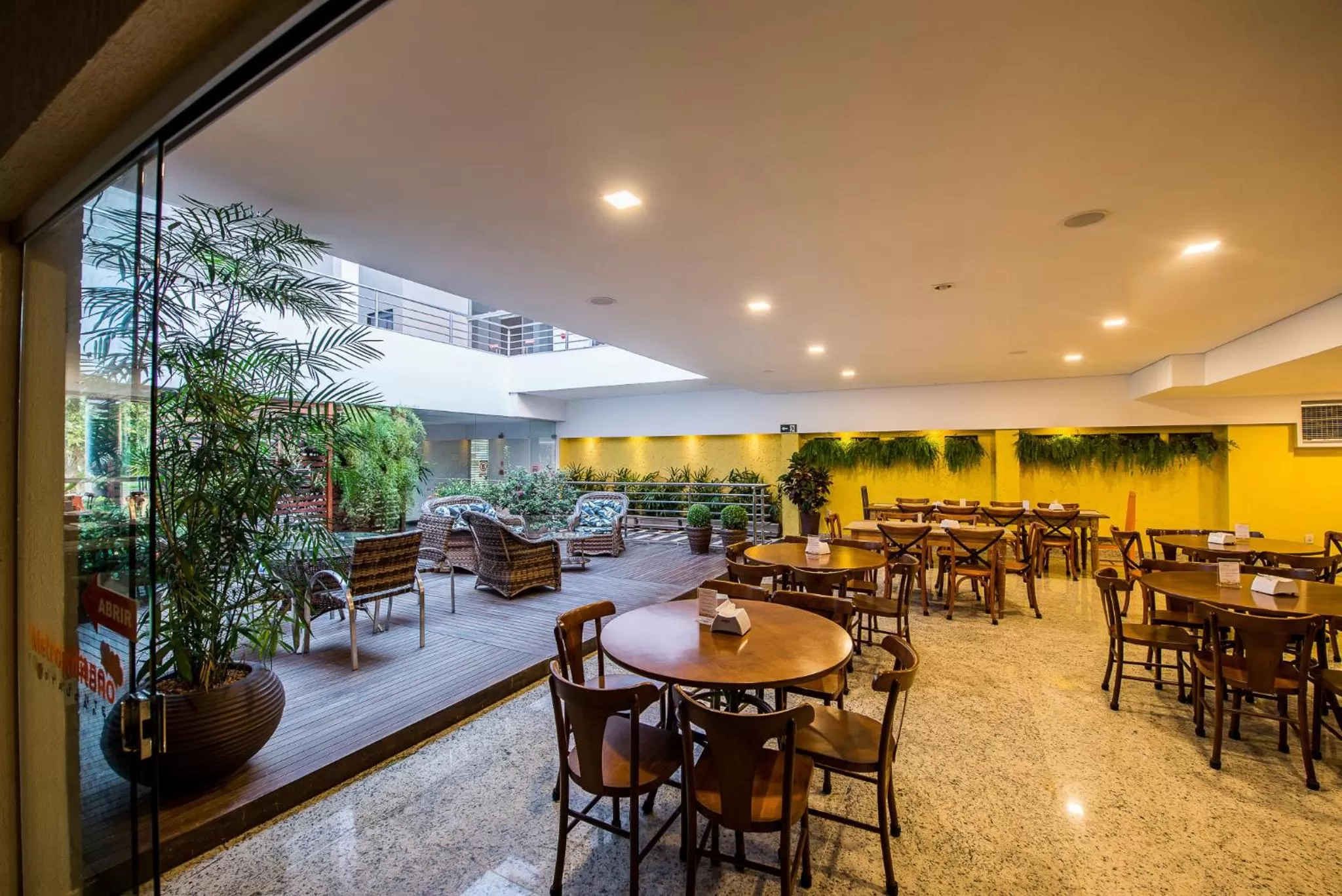 Restaurant/places to eat in Hotel Metropolitano