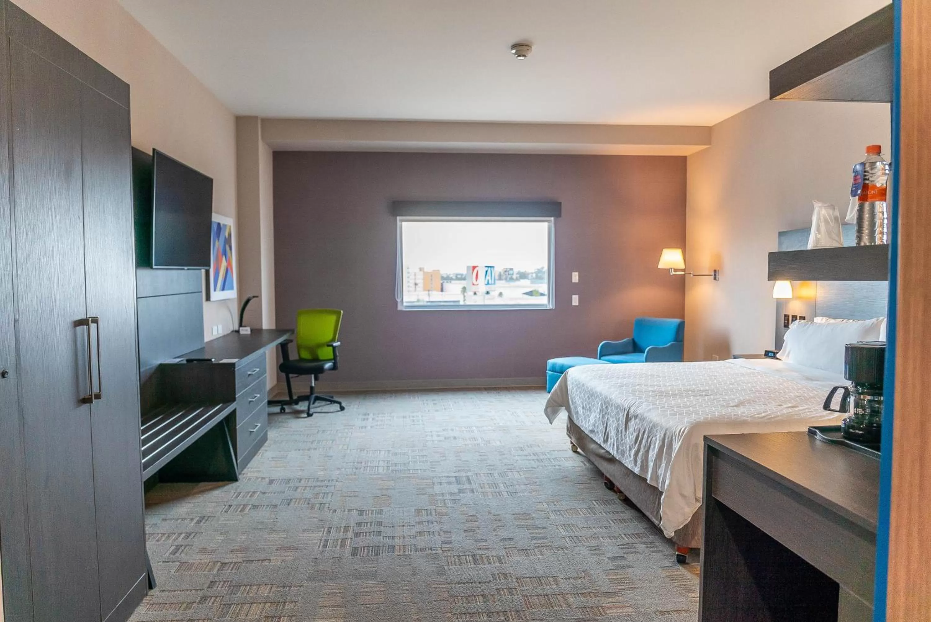 Bedroom, Bed in Holiday Inn Express & Suites - Tijuana Otay by IHG