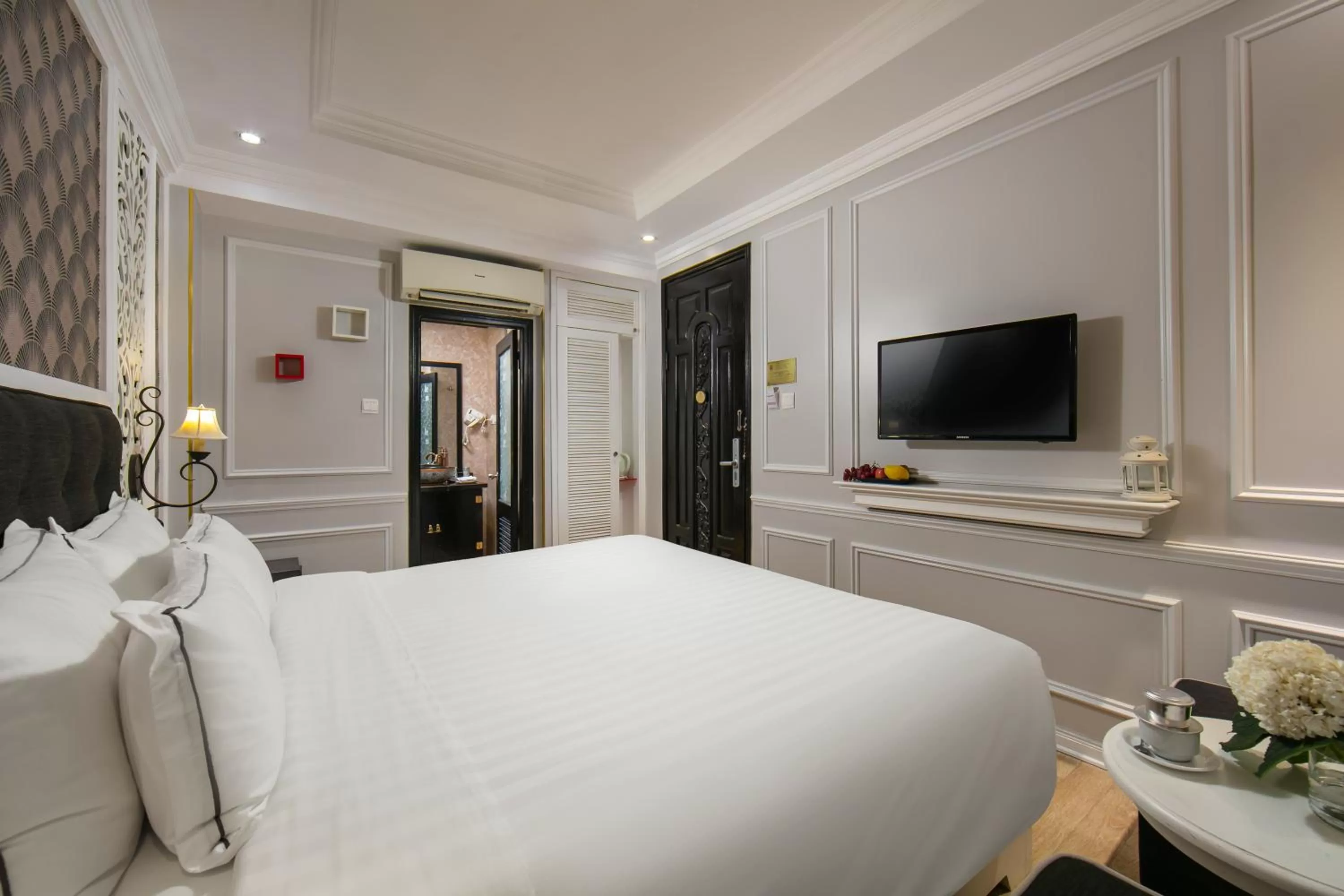 TV and multimedia, Bed in Lavender Central Hotel & Spa Hanoi