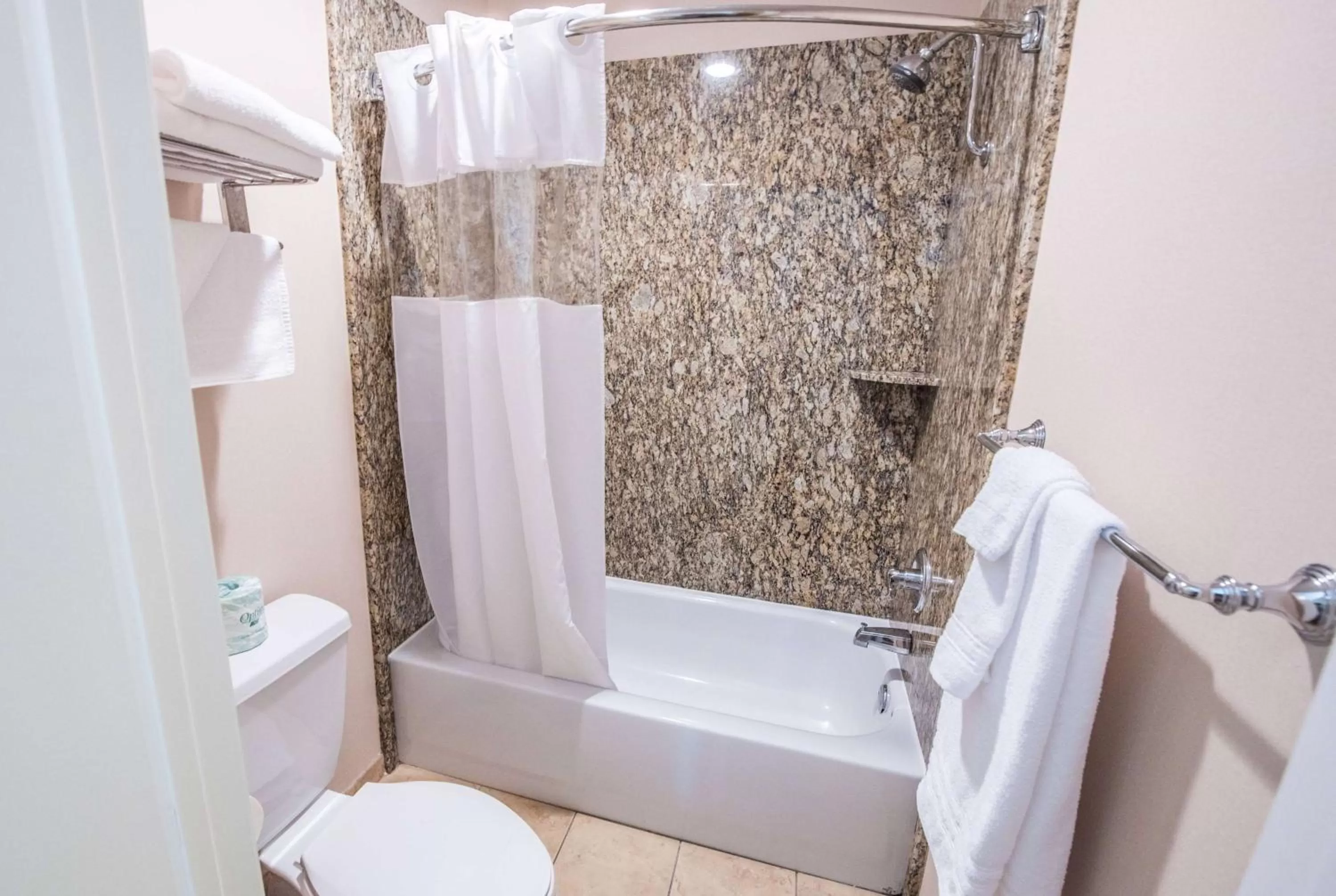 TV and multimedia in Travelodge by Wyndham Culver City