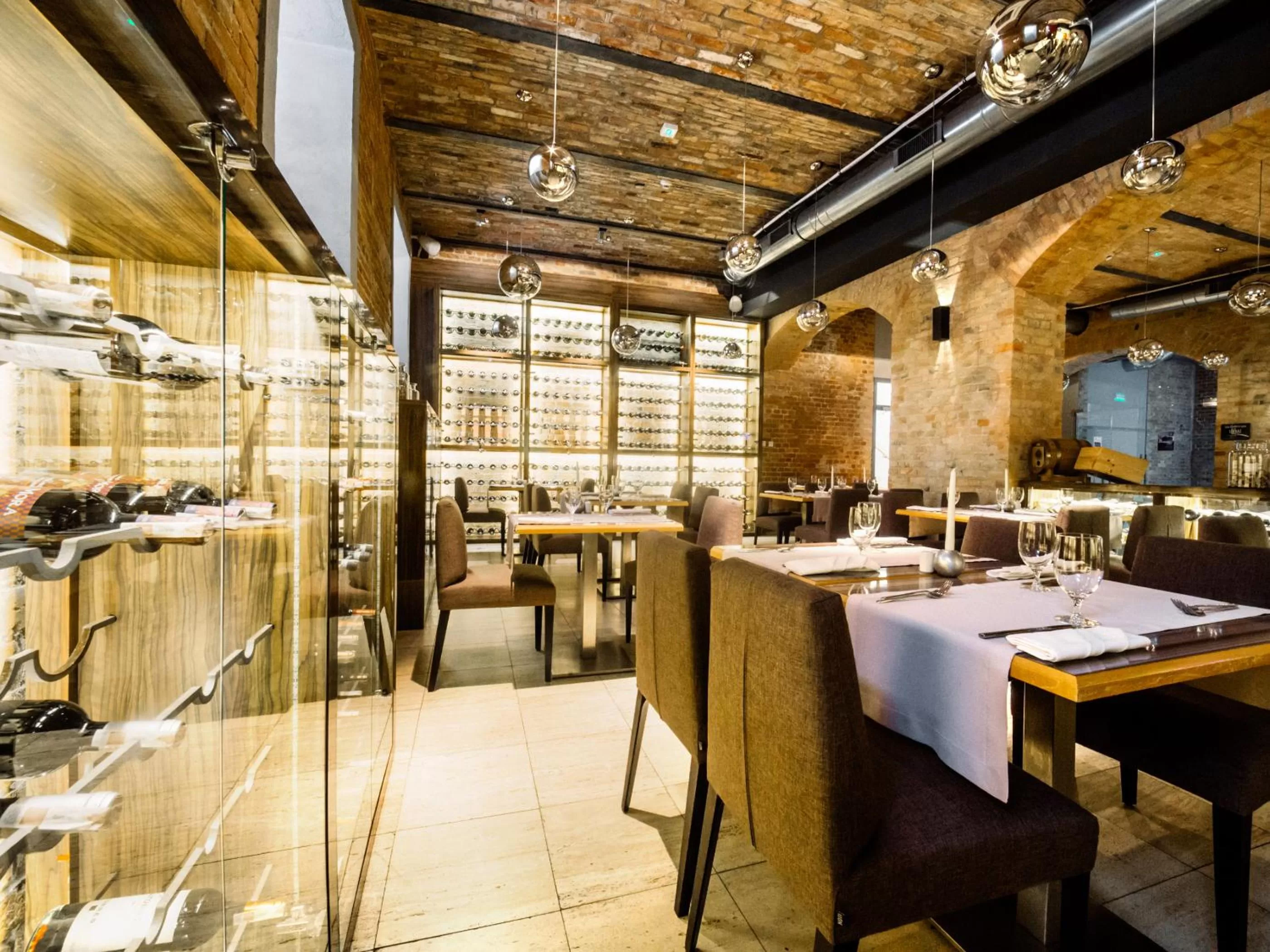 Restaurant/places to eat in Q Hotel Grand Cru Gdańsk