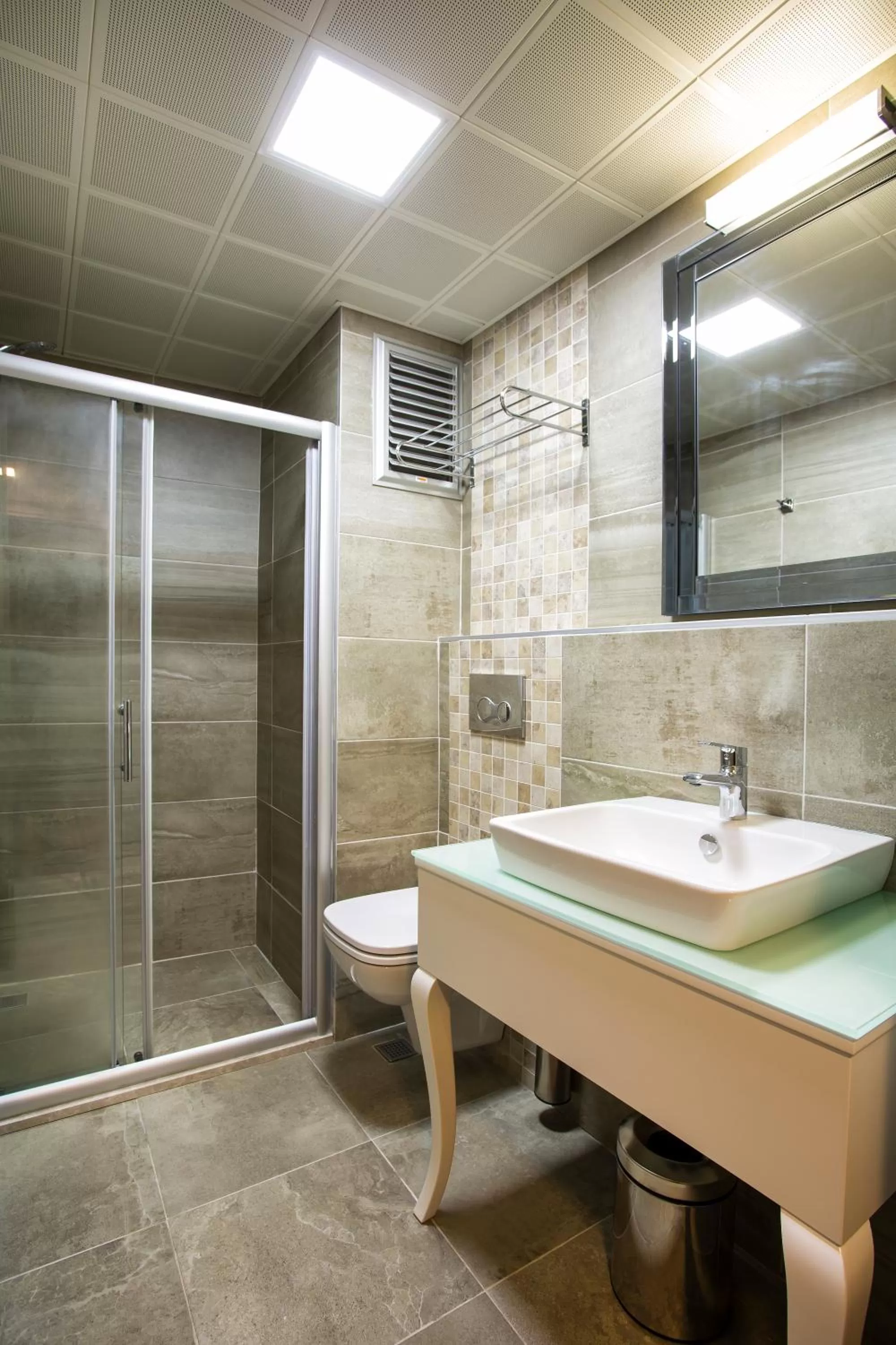 Bathroom in Perla Arya Hotel