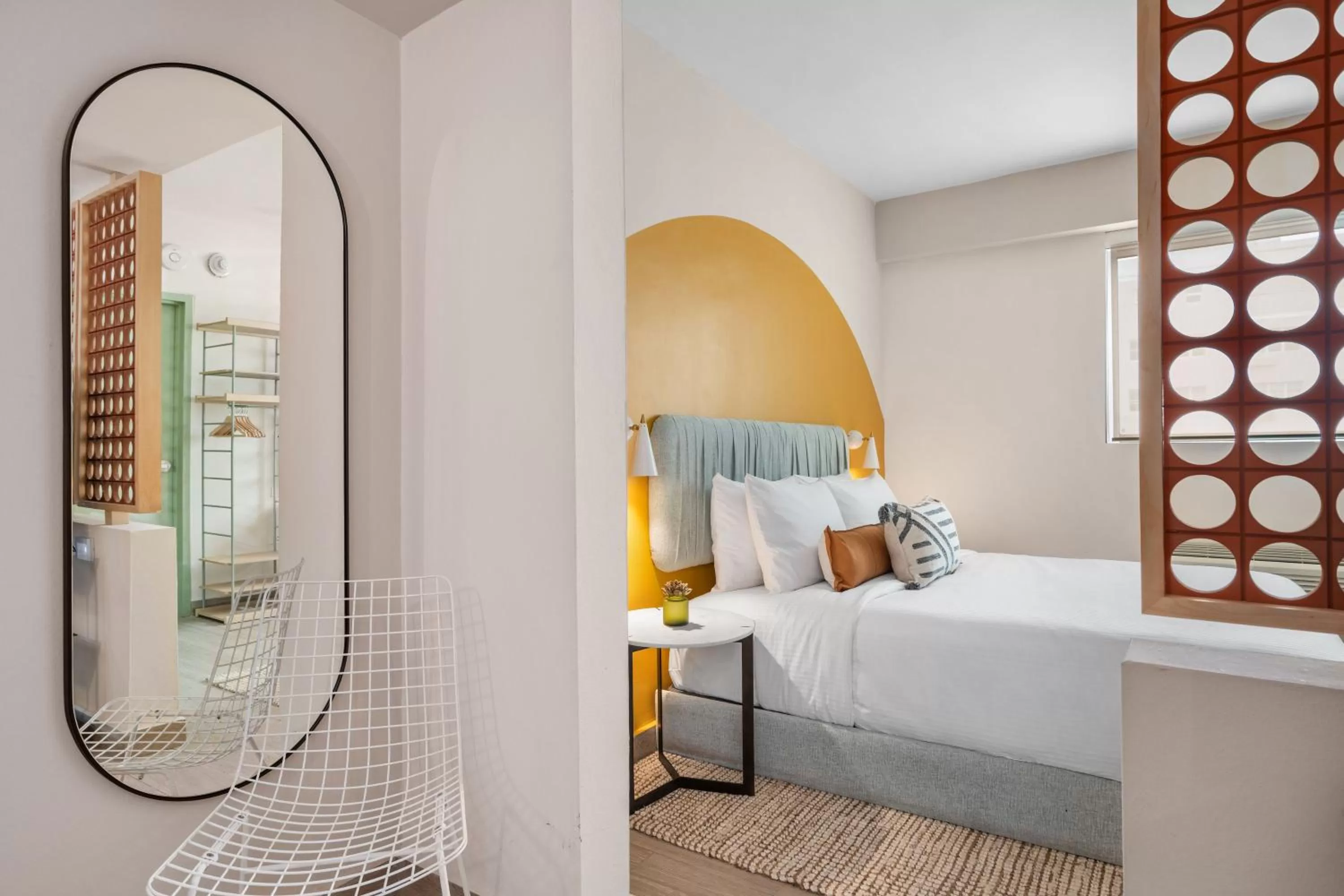 Bedroom, Bed in HiBird- Apartment and Suites Hotel