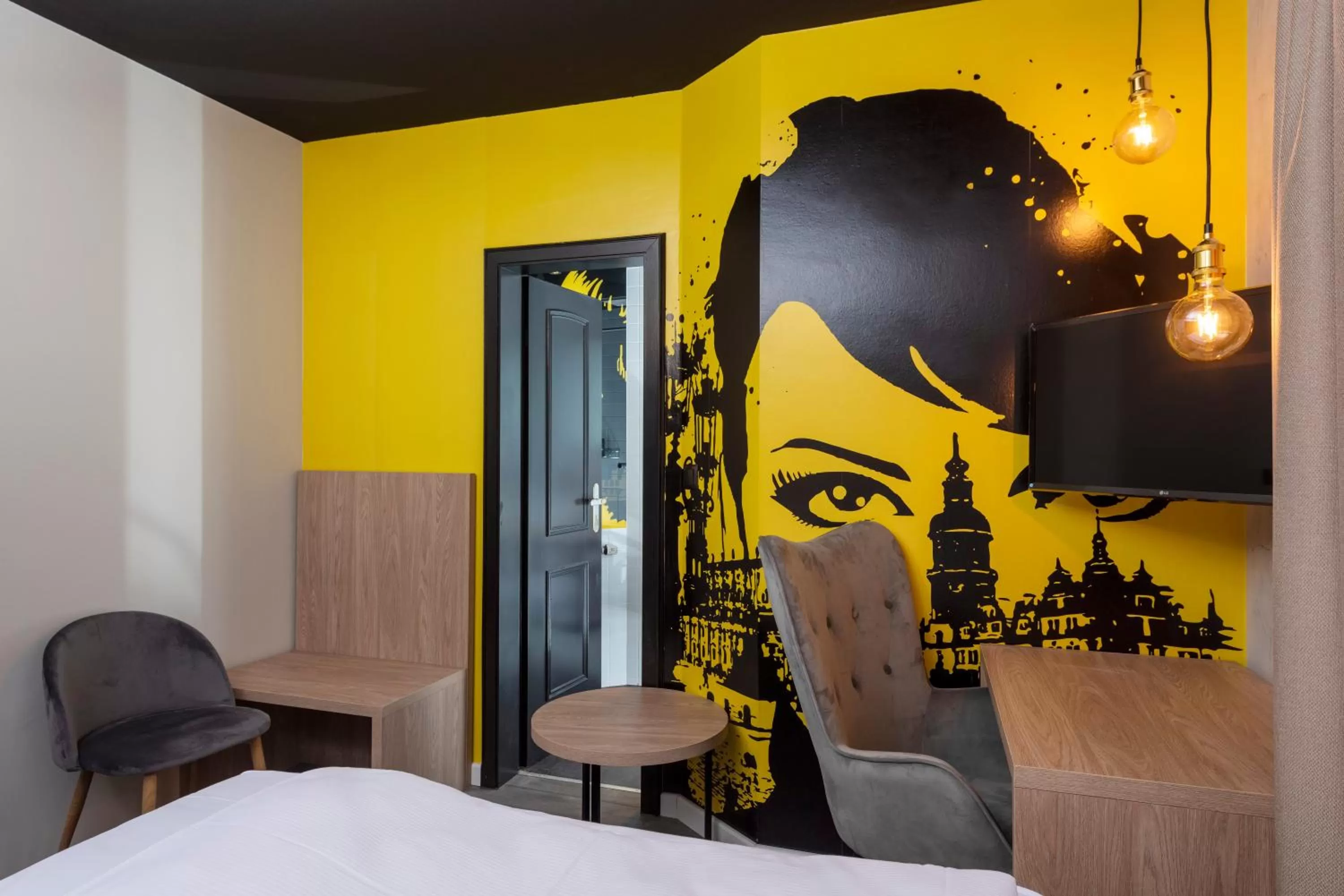 Photo of the whole room, Bed in ibis Styles Dresden Neustadt