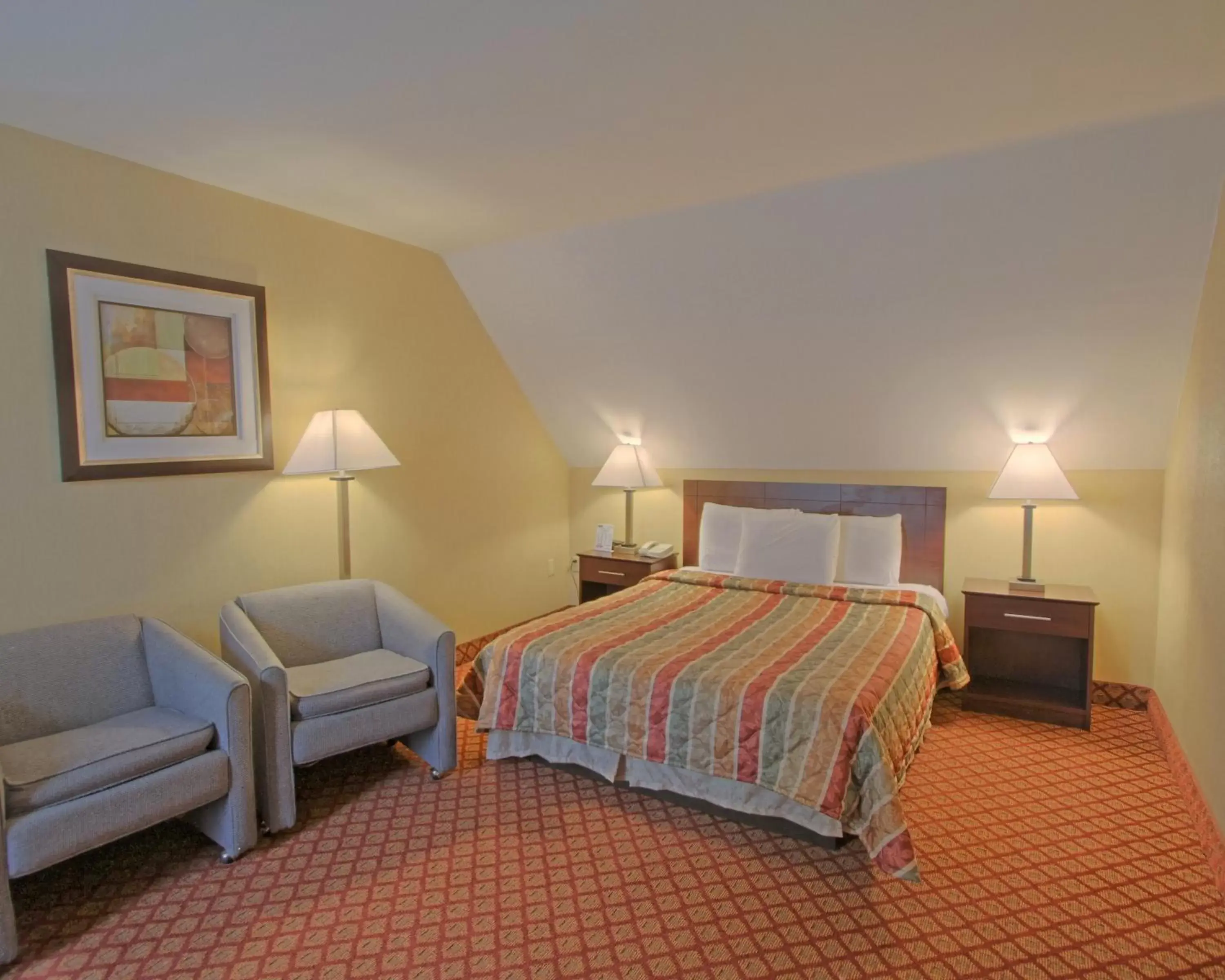 Queen Suite with One Queen Bed and Two Double Beds - Non Smoking in Rodeway Inn & Suites Hershey Queen Suite with One Queen Bed and Two Double Beds - Non Smoking in Rodeway Inn & Suites Hershey
