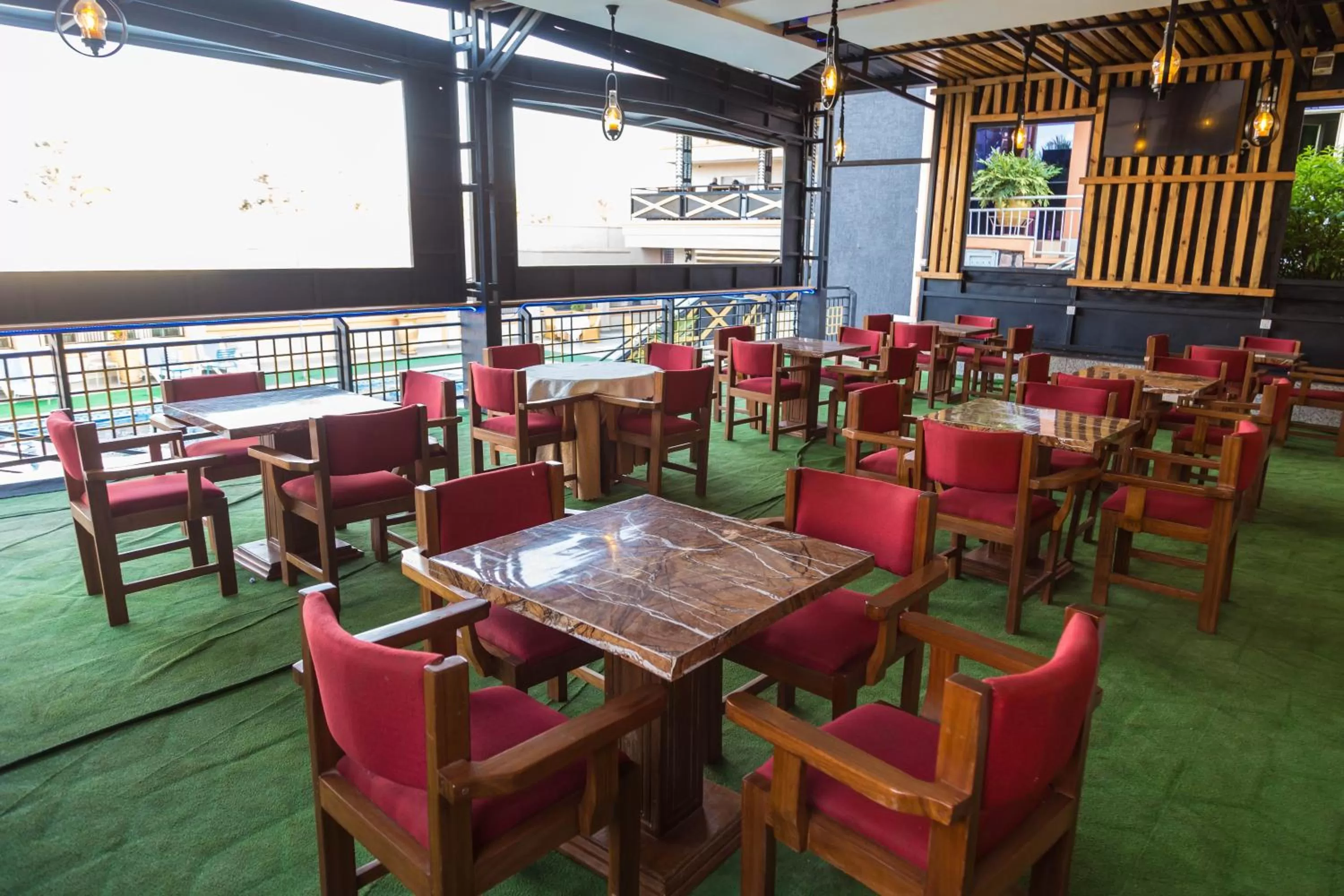 Restaurant/places to eat in Olympic Hotel