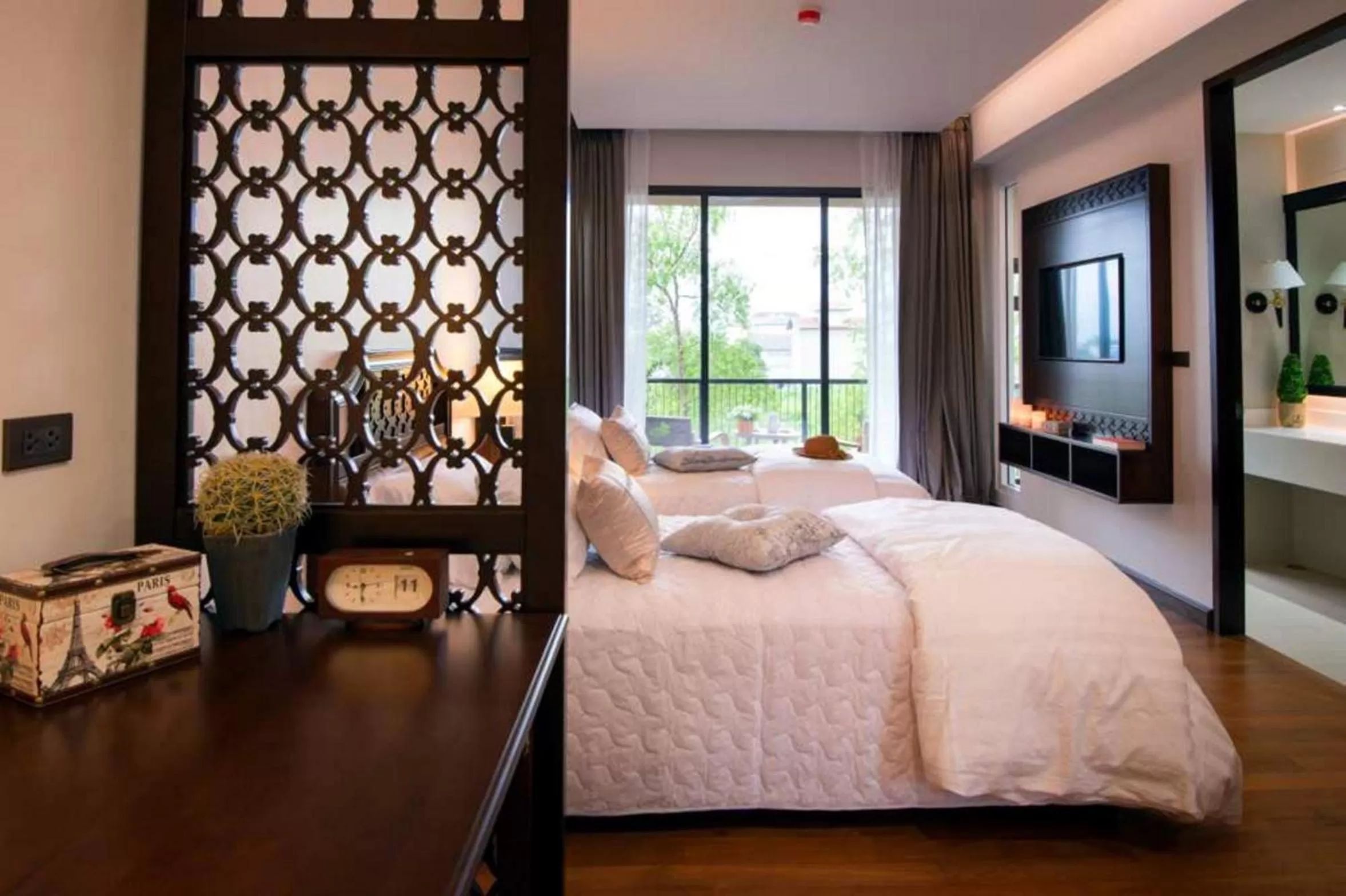 Shower, Bed in Rimnaam Klangchan Hotel - SHA Plus