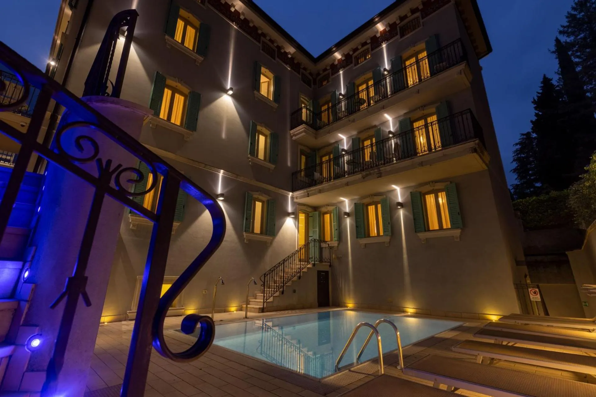 Swimming pool in Mefuta Hotel