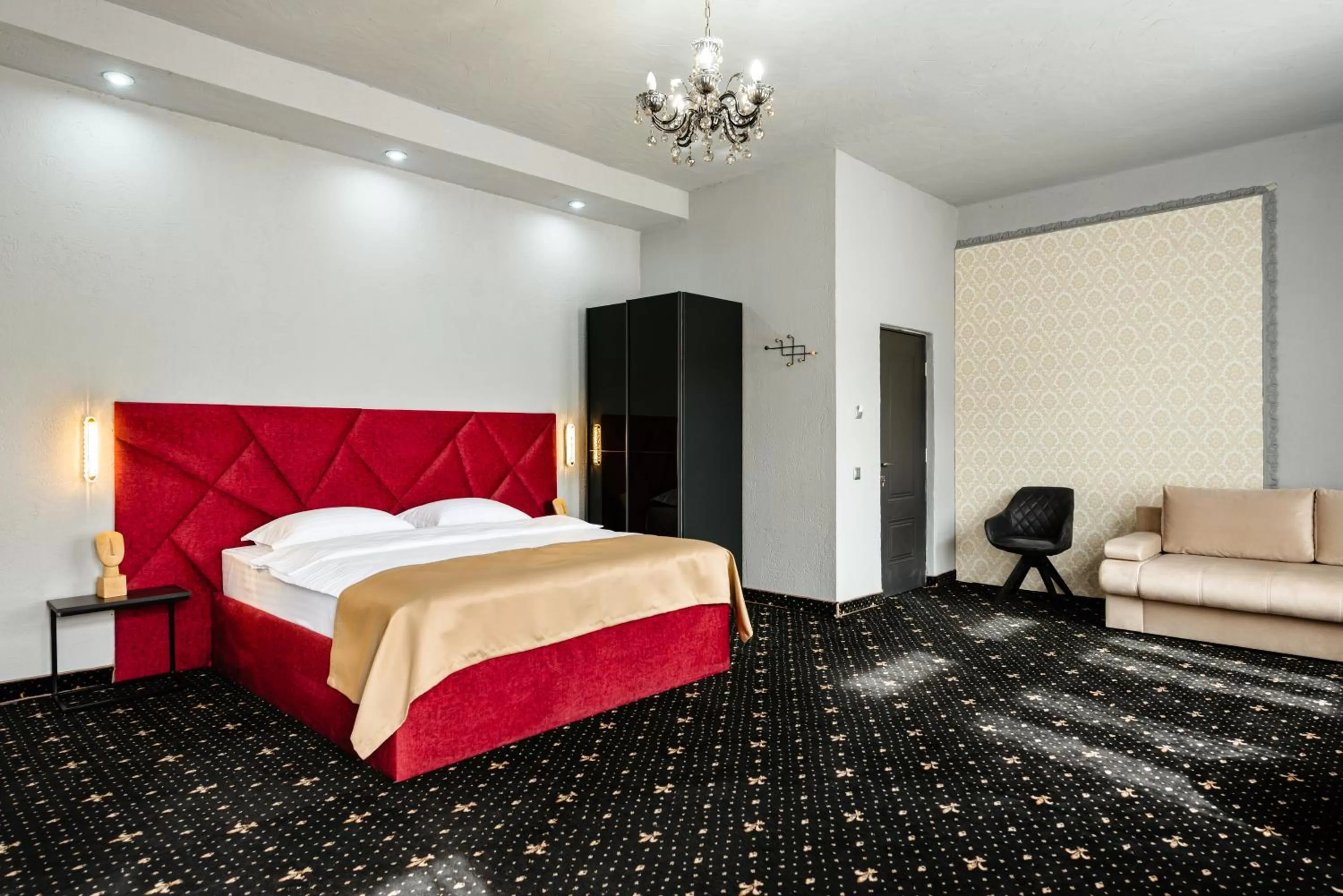 Photo of the whole room, Bed in Palace Bulevard Inn