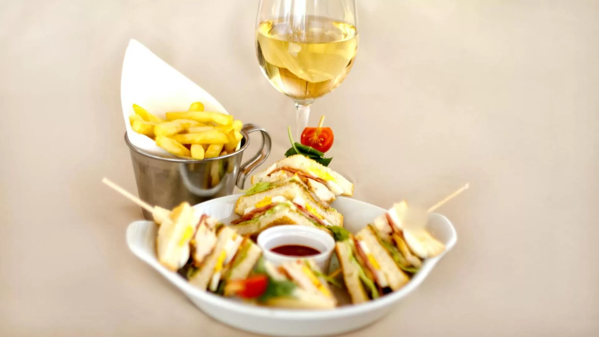 Restaurant/places to eat in Consolata Hotel