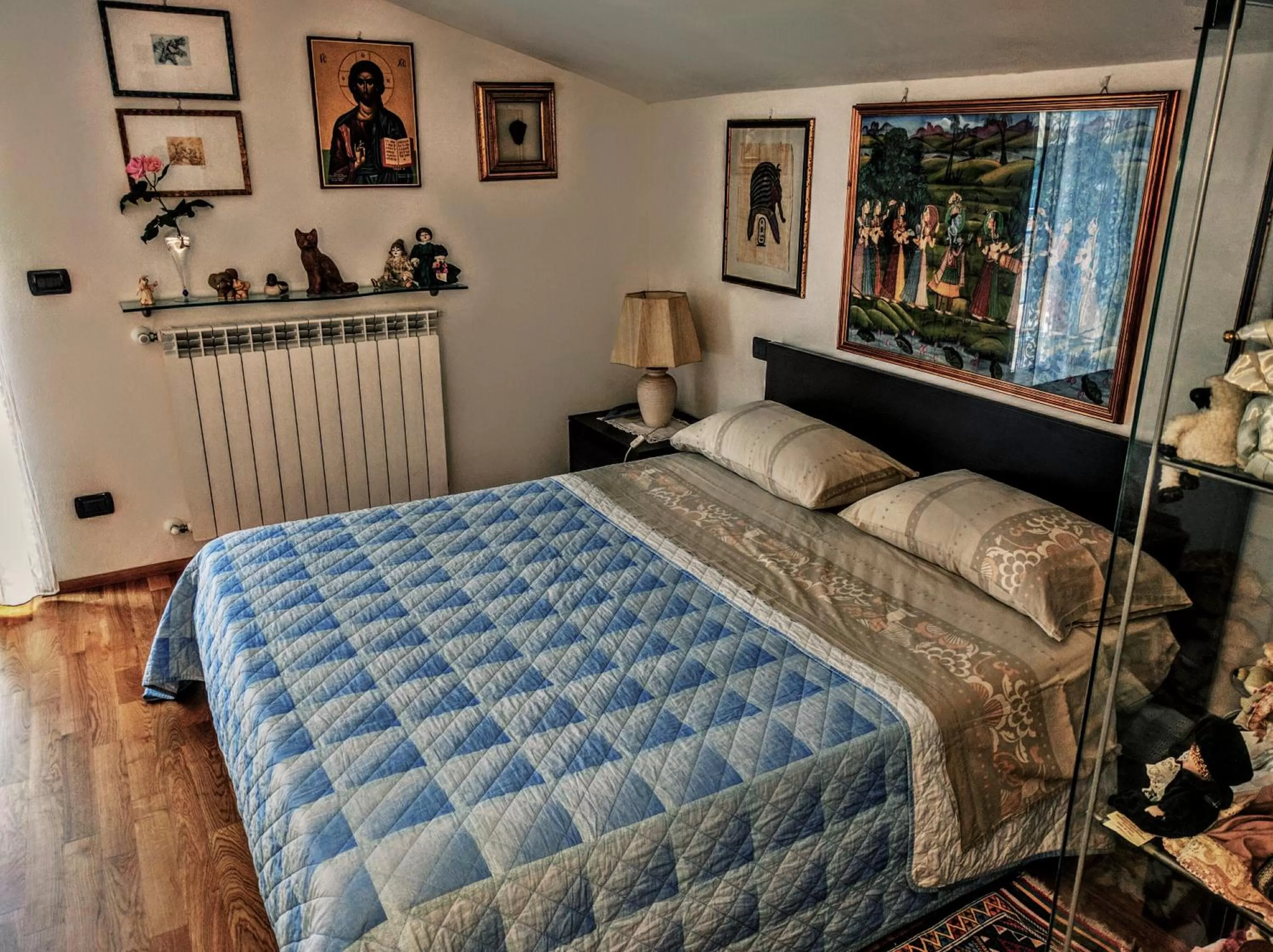Photo of the whole room, Bed in Sally's B&B