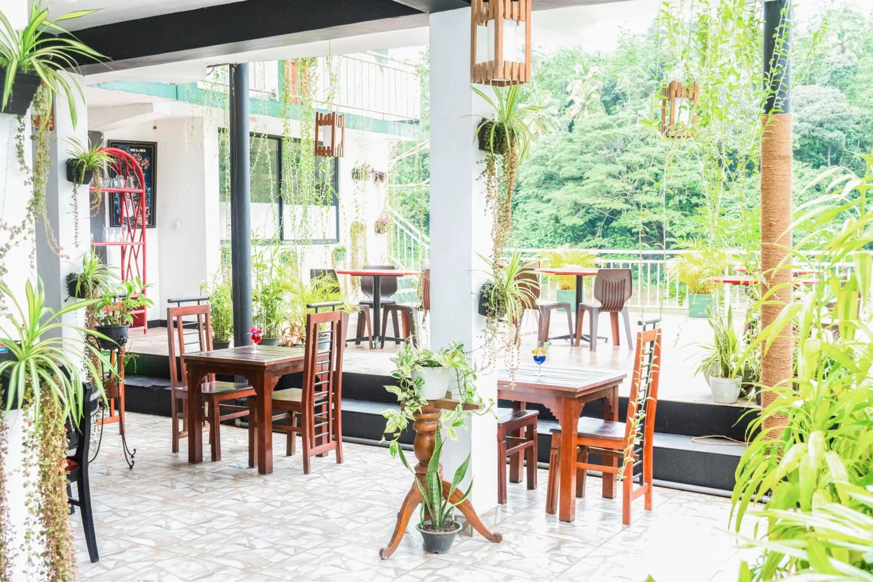 Restaurant/places to eat in Kandy Riverside Villa