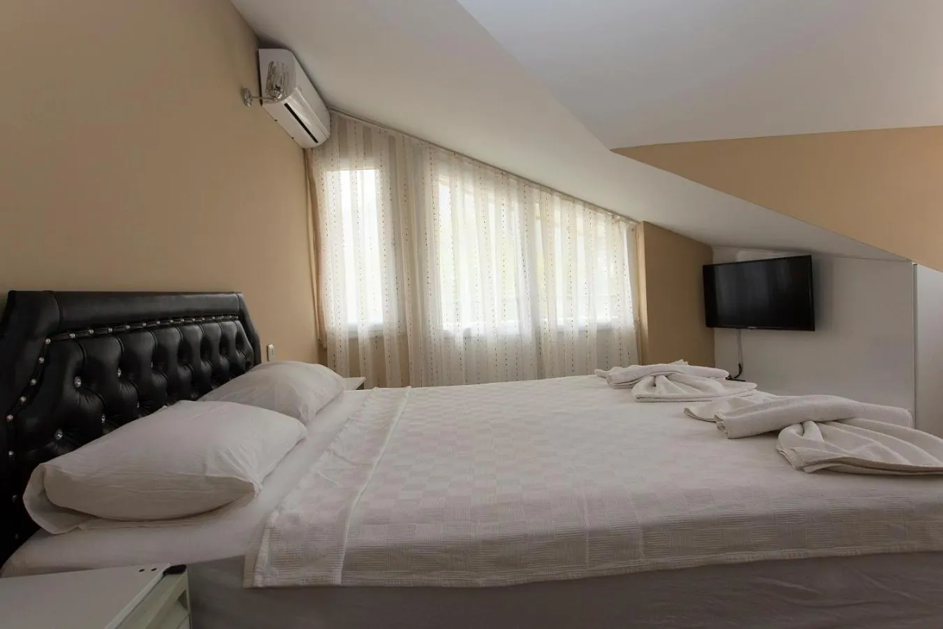 Massage, Bed in Green Peace Hotel