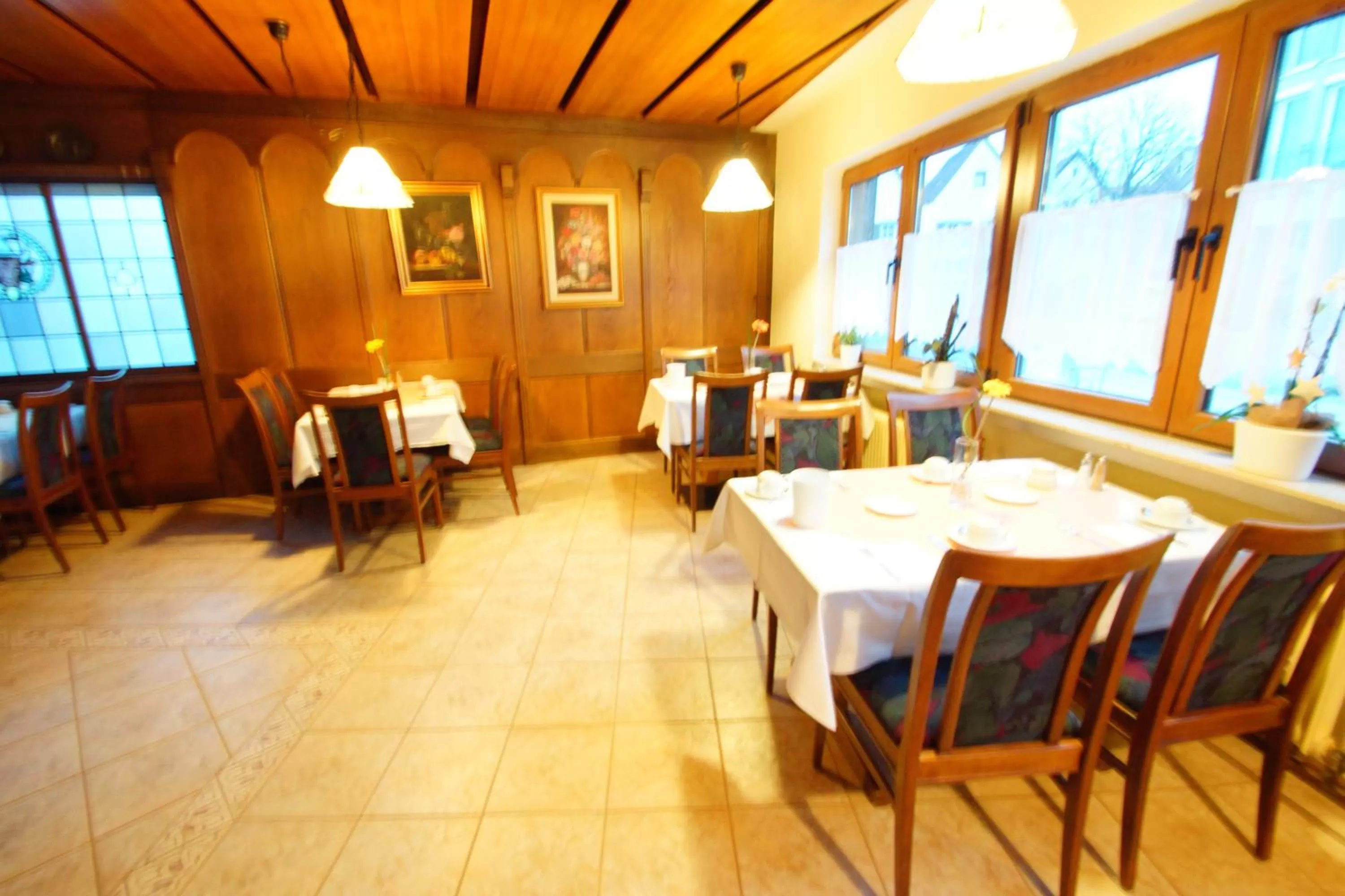 Restaurant/places to eat in Airport Hotel Filder Post