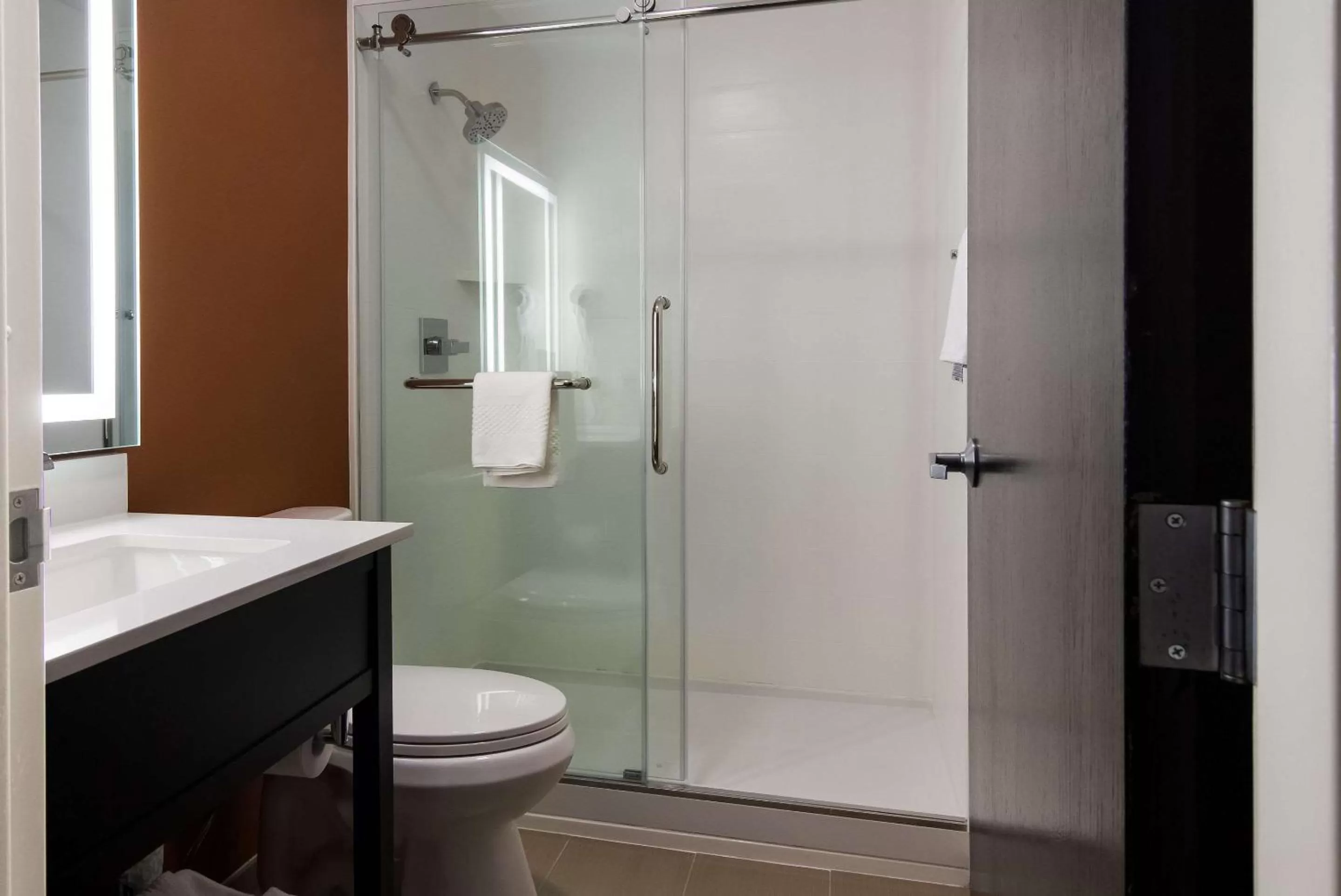 Bedroom in Sleep Inn Erie near Sports Center