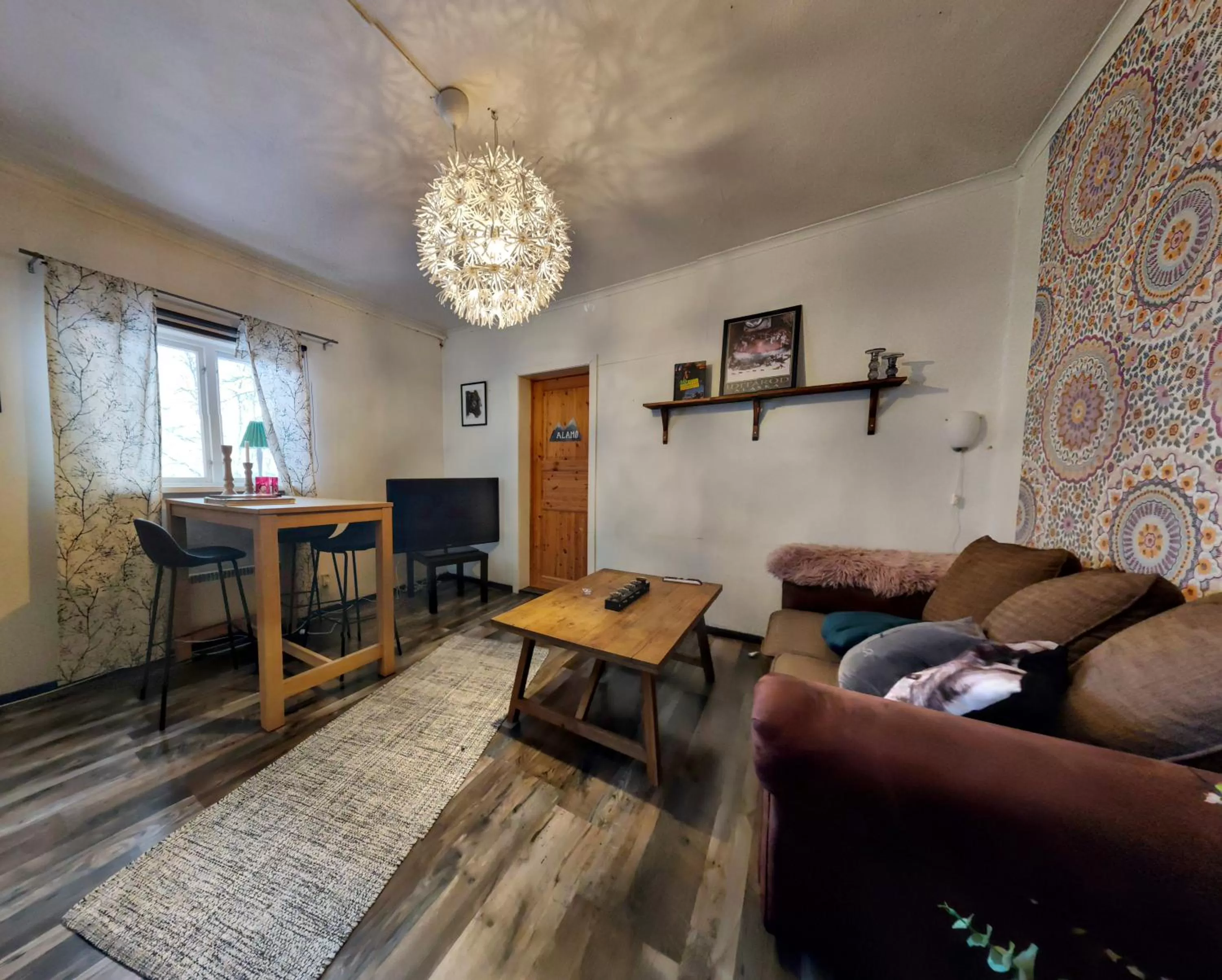 Living room in Husky Lodge Hostel