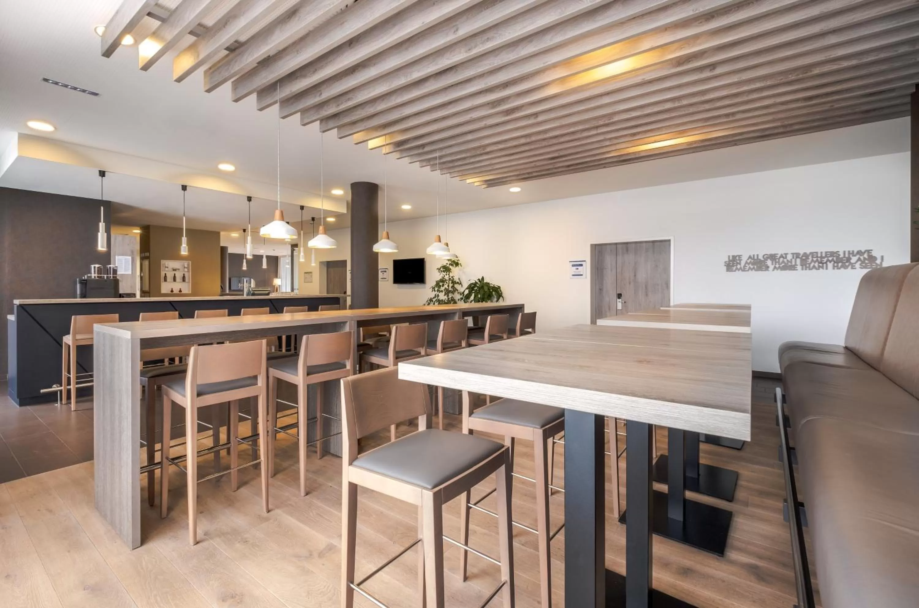 Lounge or bar in Holiday Inn Express Friedrichshafen by IHG