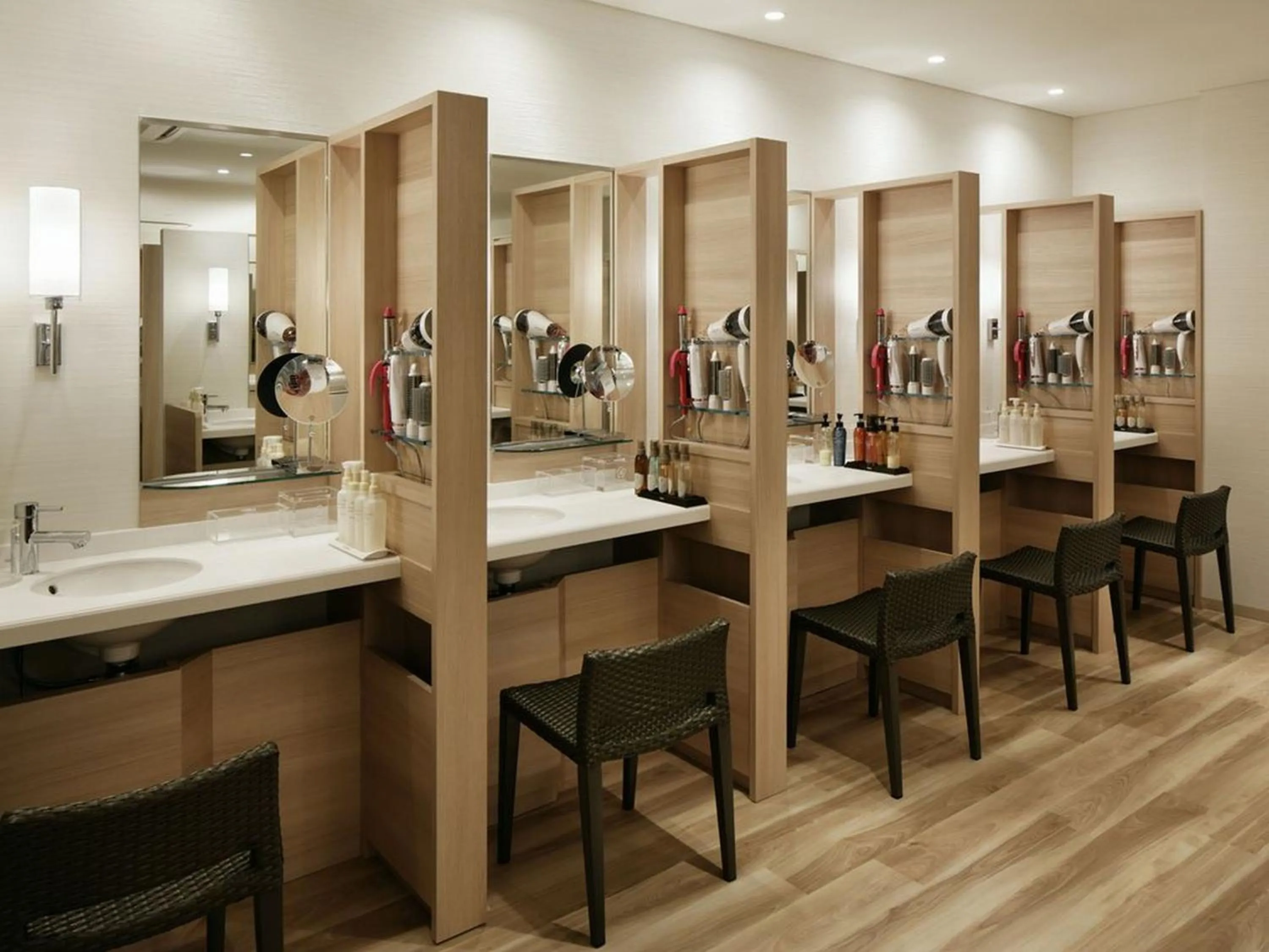 Hot Spring Bath in Kobe Minato Onsen Ren