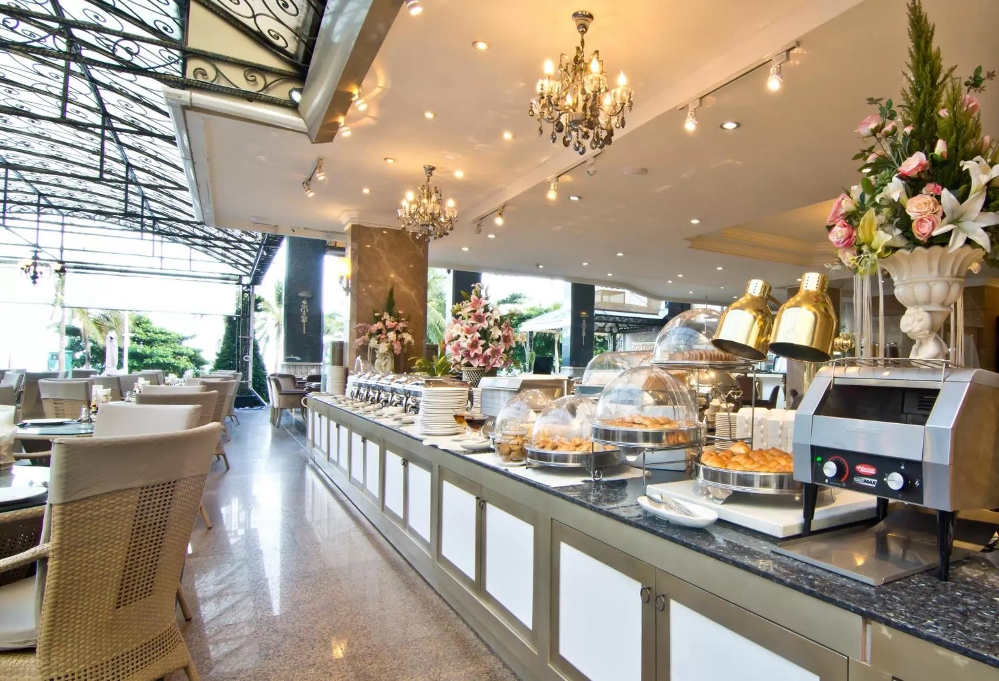 Restaurant/places to eat in LK The Empress