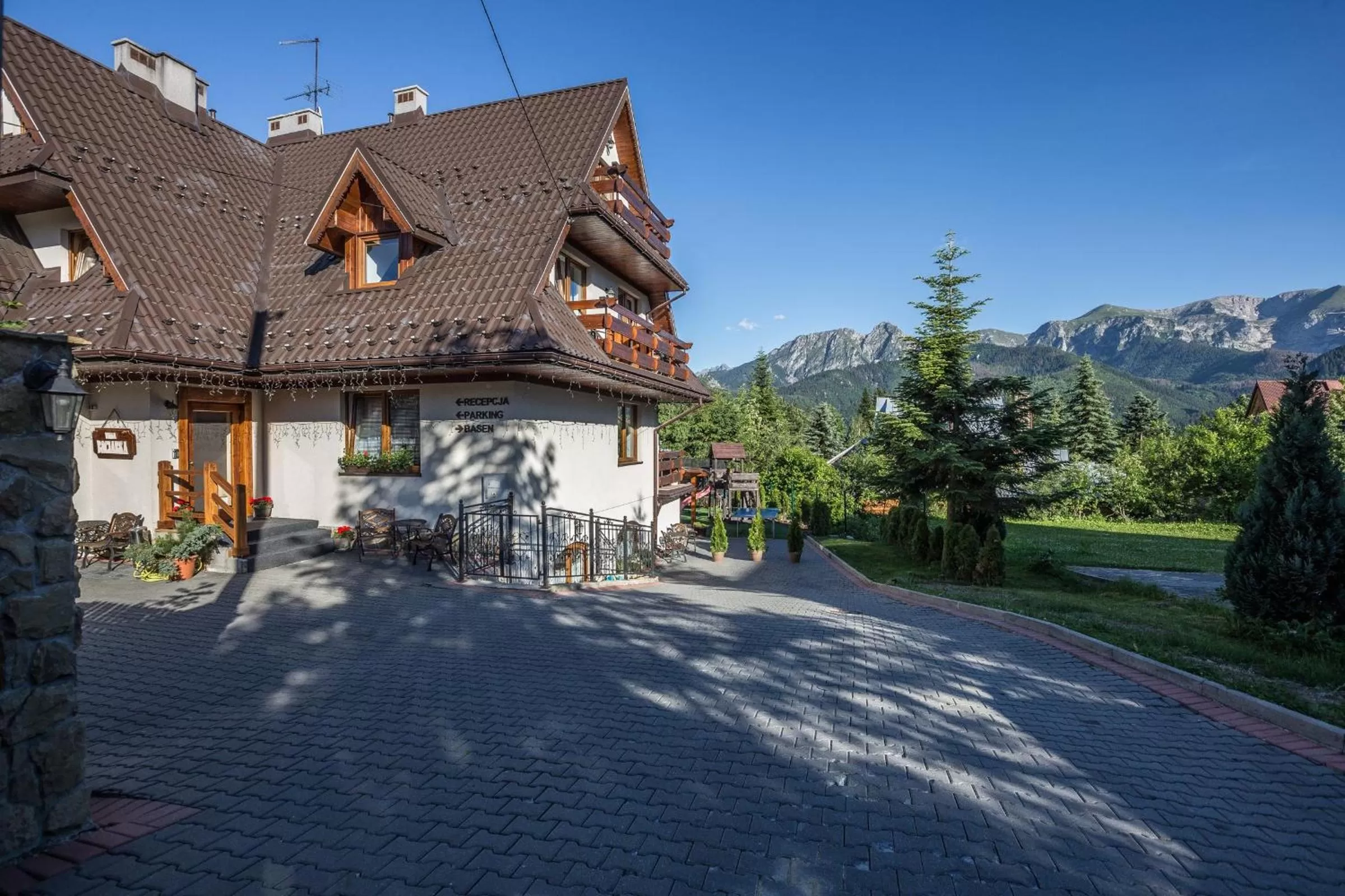 Property building in Willa Baciarka-basen, sauny i jacuzzi