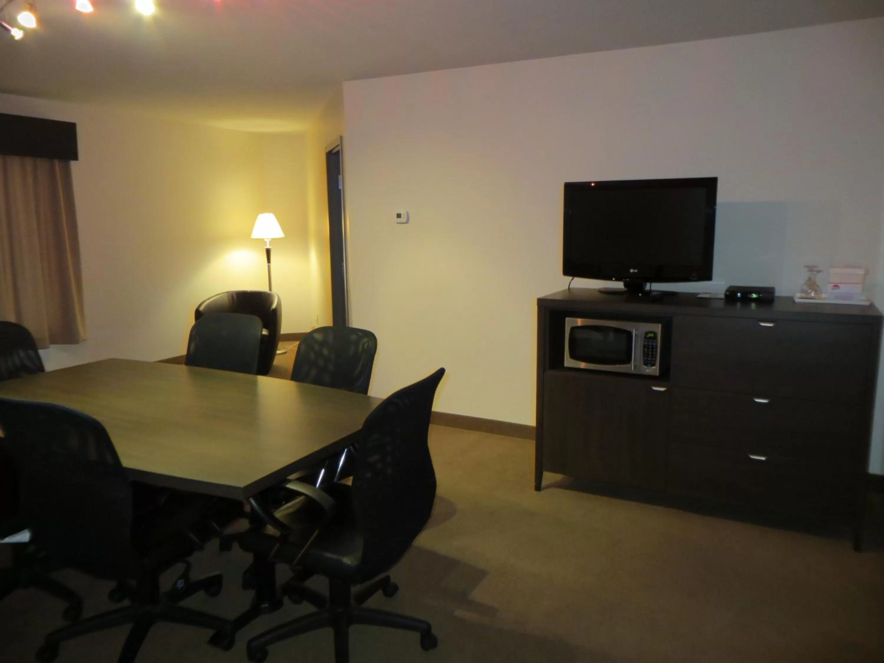 TV and multimedia in Villegiature Deux Rivieres Resort