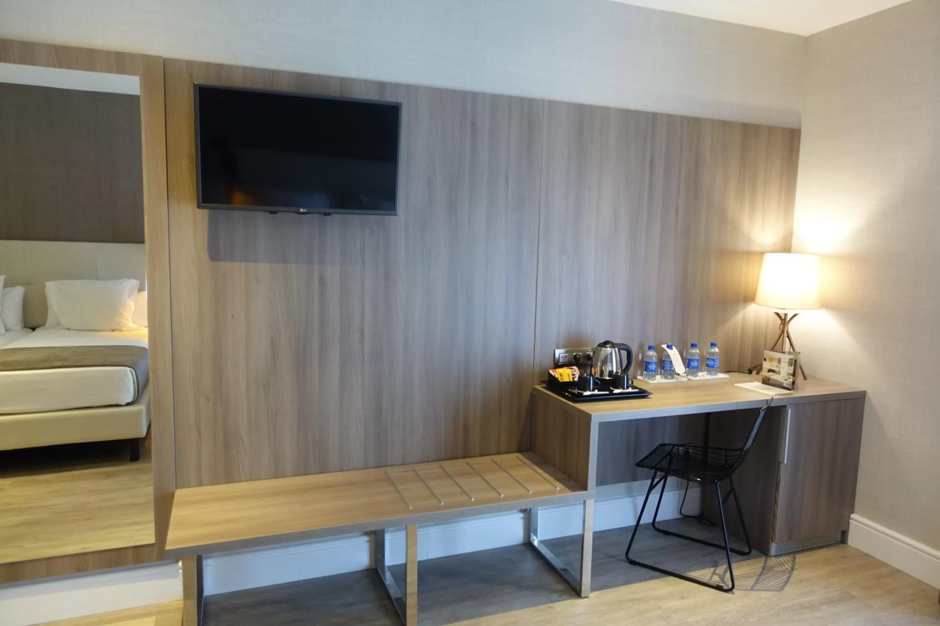 Photo of the whole room, Bed in Hotel Oasis