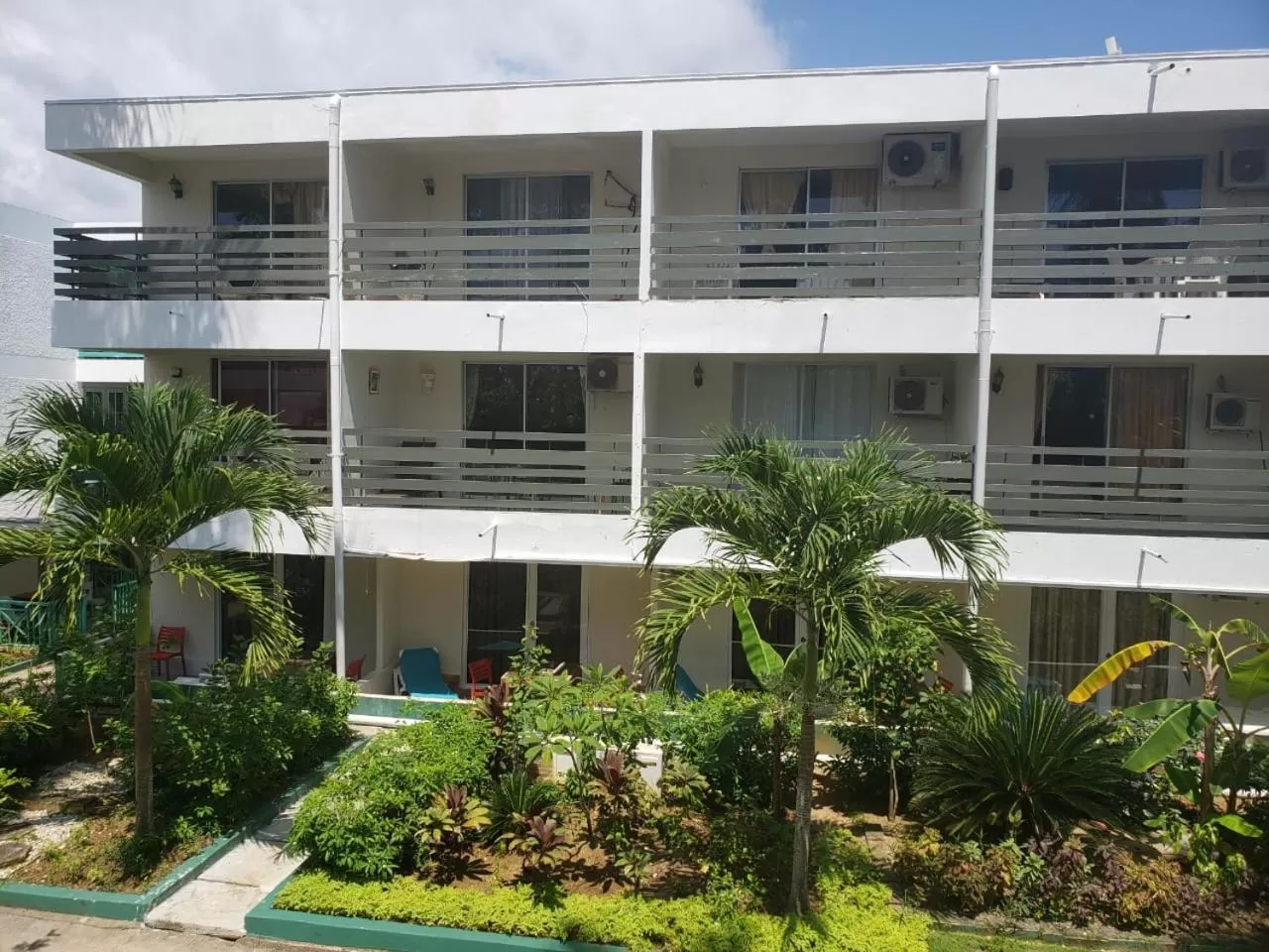 Property building in Negril Beach Club Condos