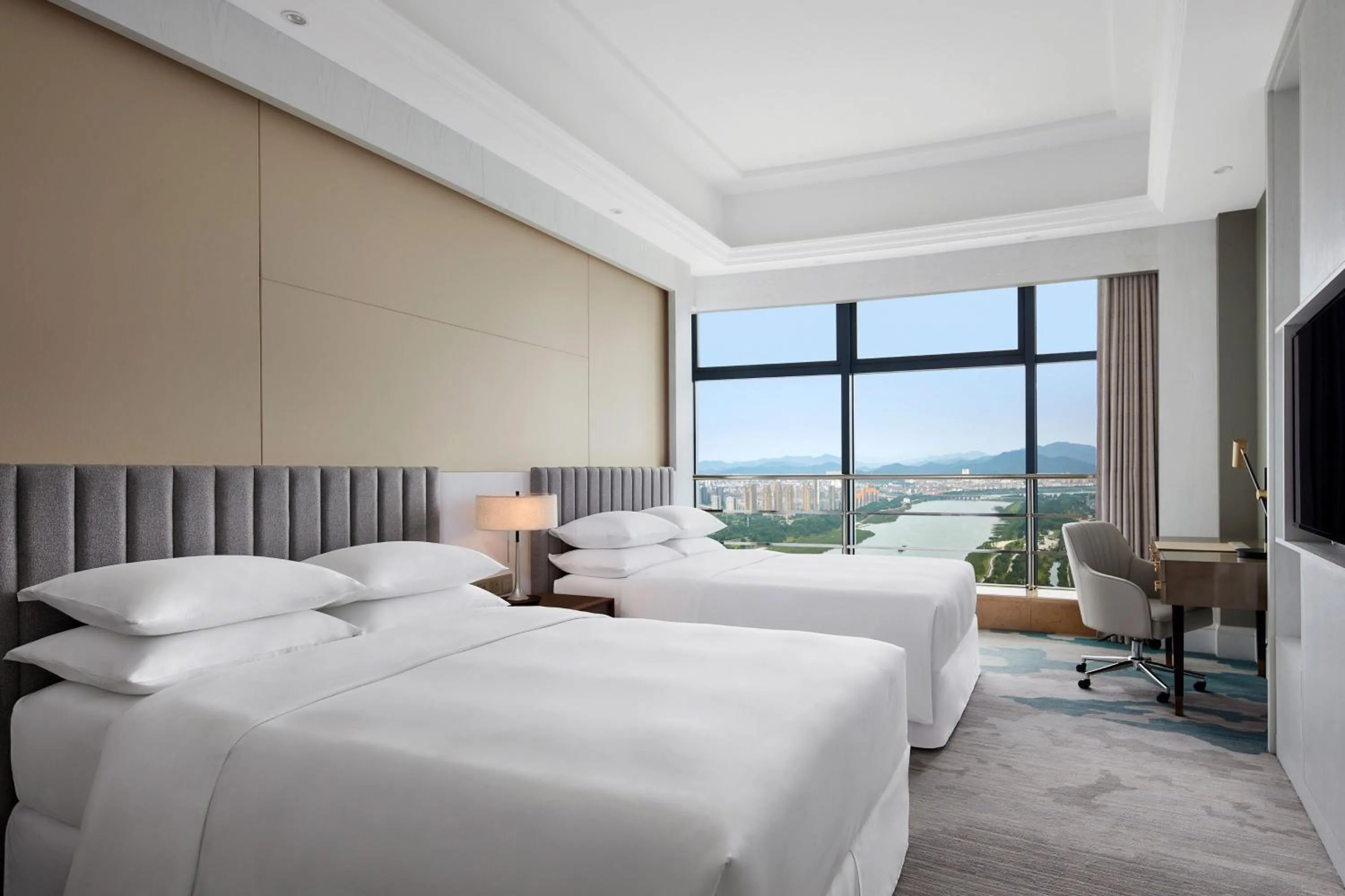 Photo of the whole room, Bed in Sheraton Shaoxing Shangyu
