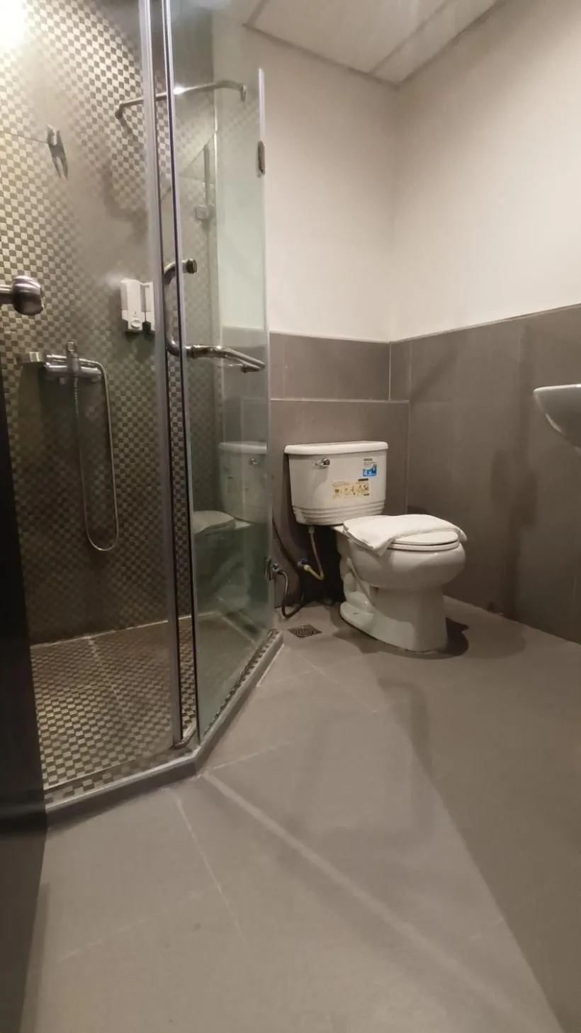 Shower in The Blocks Hostel Sukhumvit 10