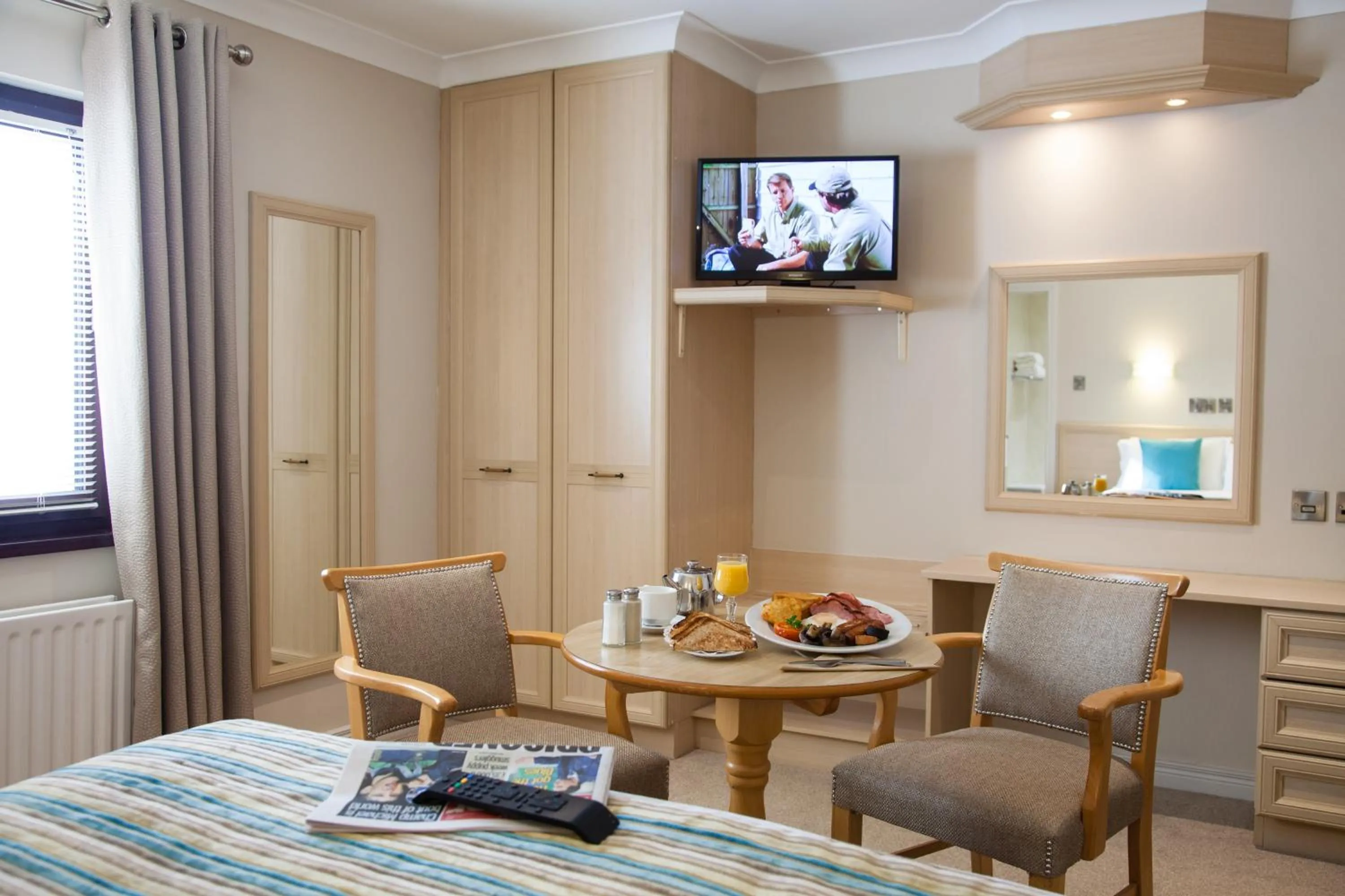 Bedroom, Bed in The Lodge Hotel