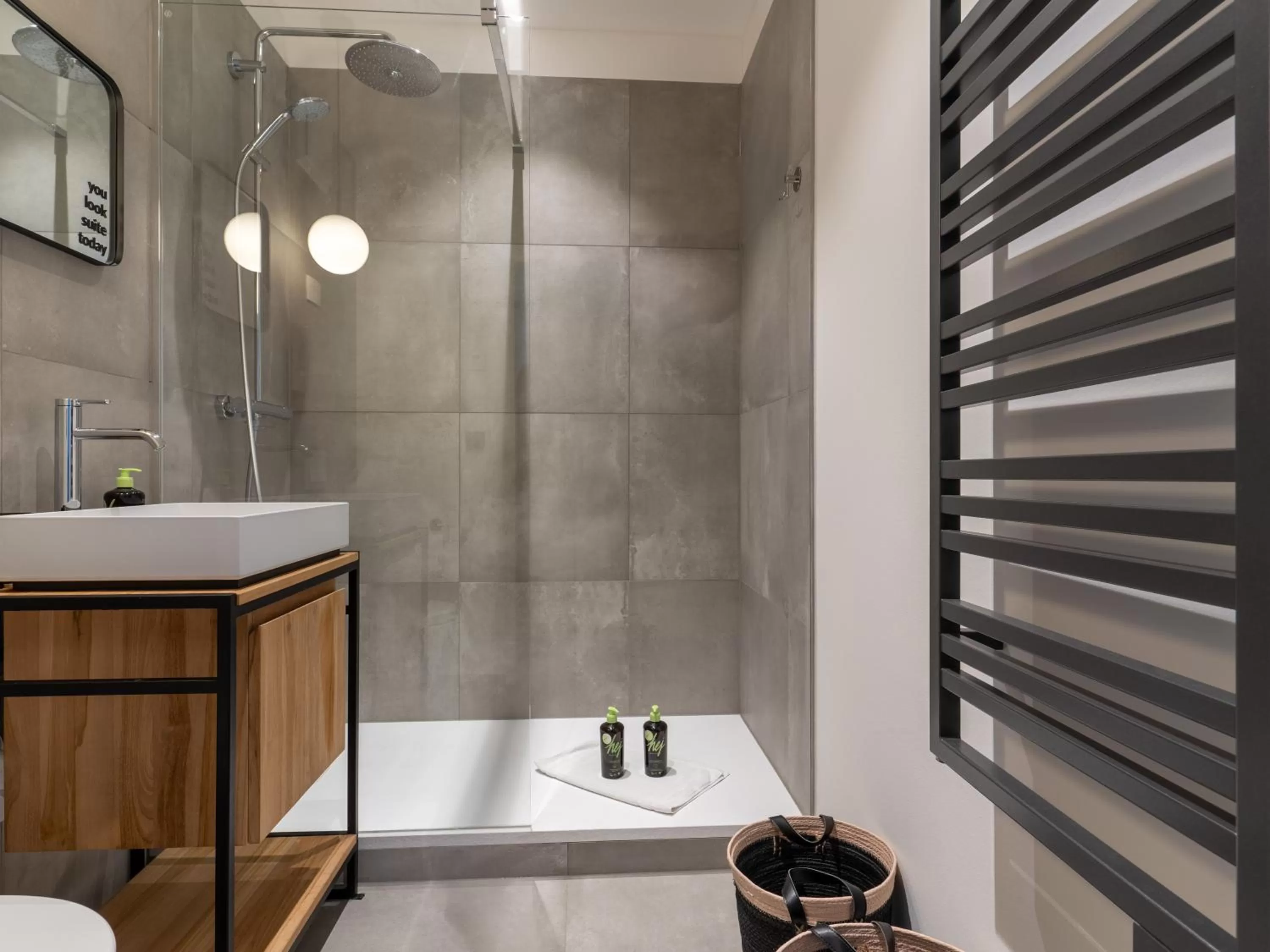 Shower in Limehome Erfurt Schmidtstedter Straße