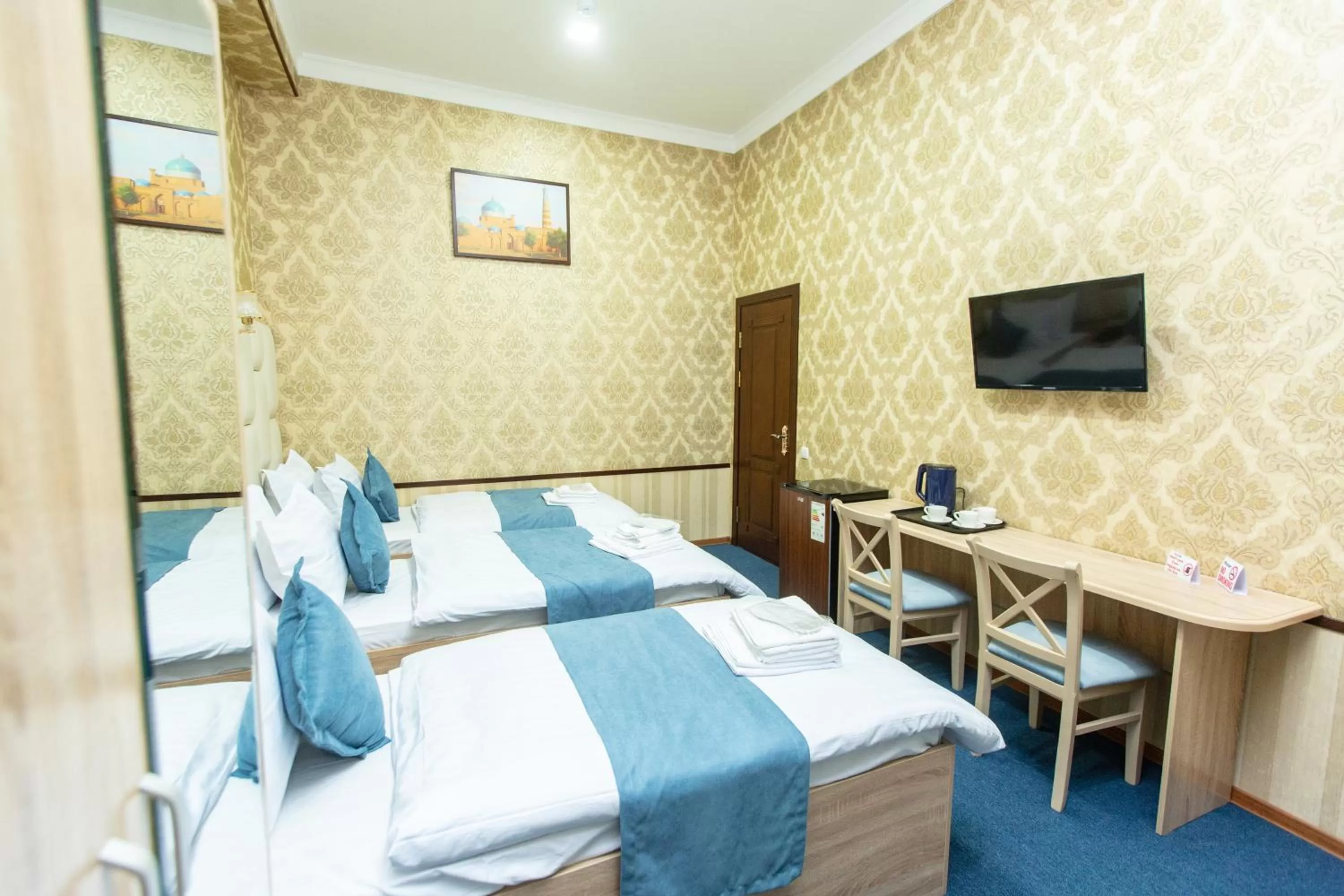 TV and multimedia, Bed in Mirzo Boutique Hotel