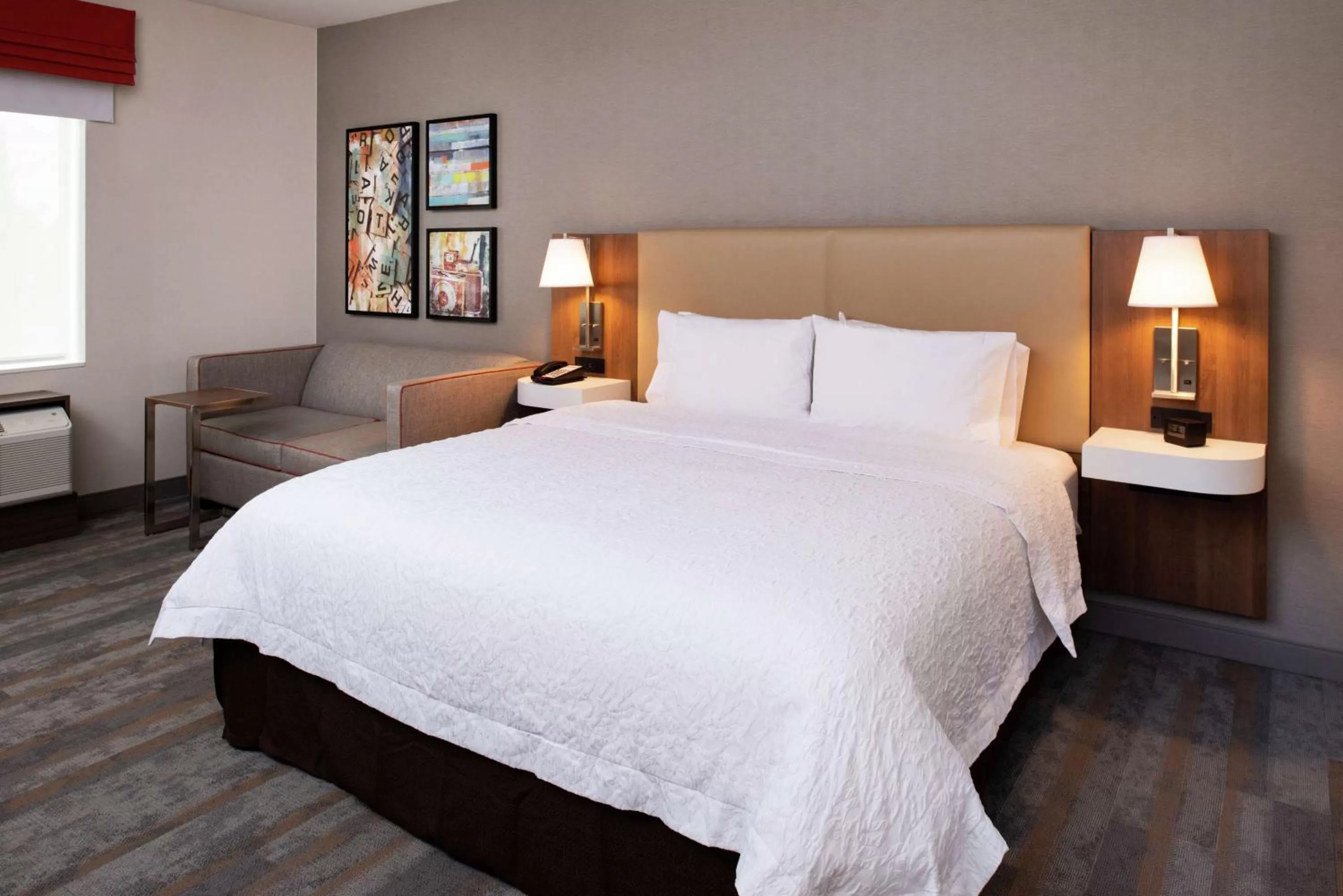 Bed in Hampton Inn & Suites Buena Park