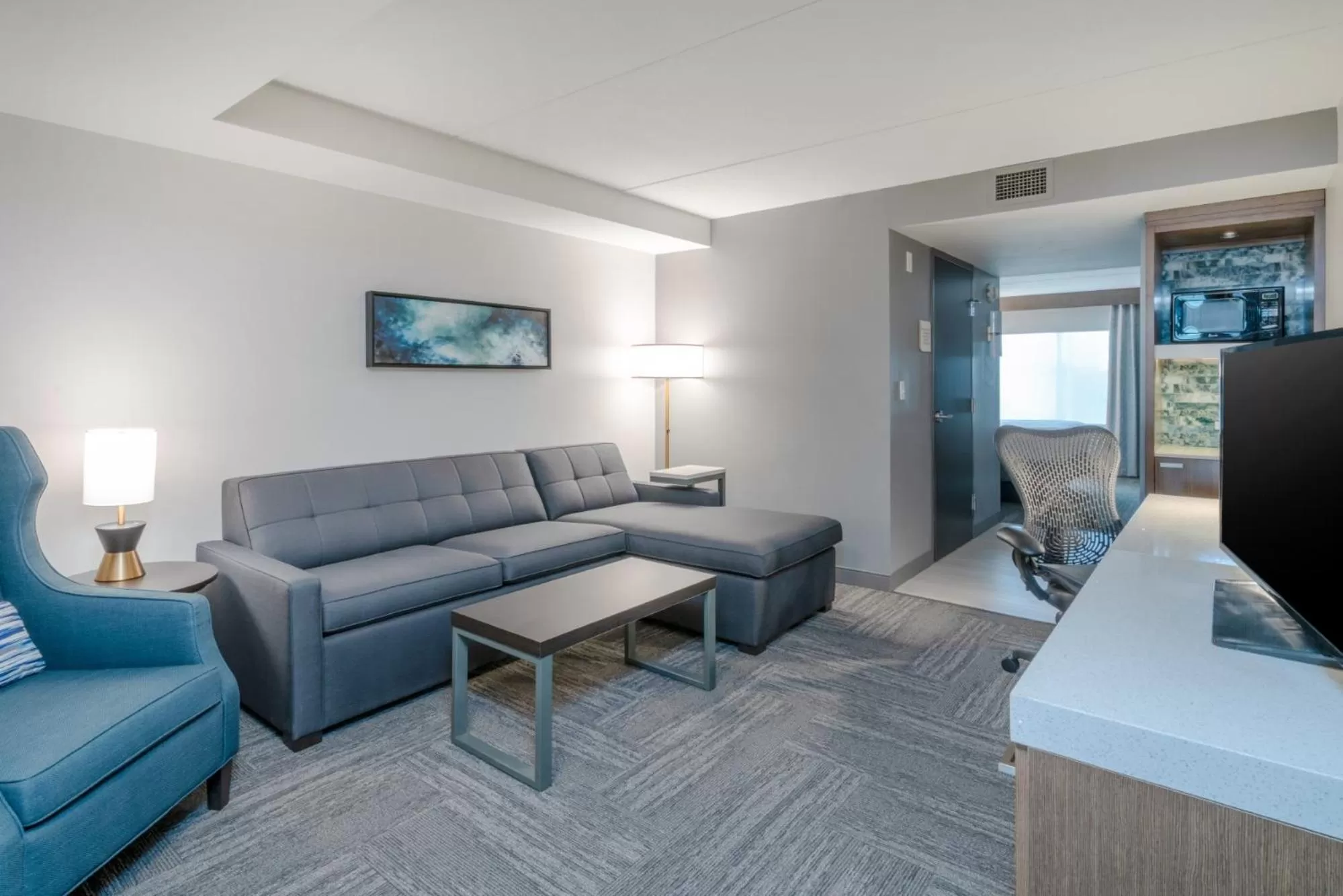 Communal lounge/ TV room in Hilton Garden Inn Pittsburgh/Southpointe