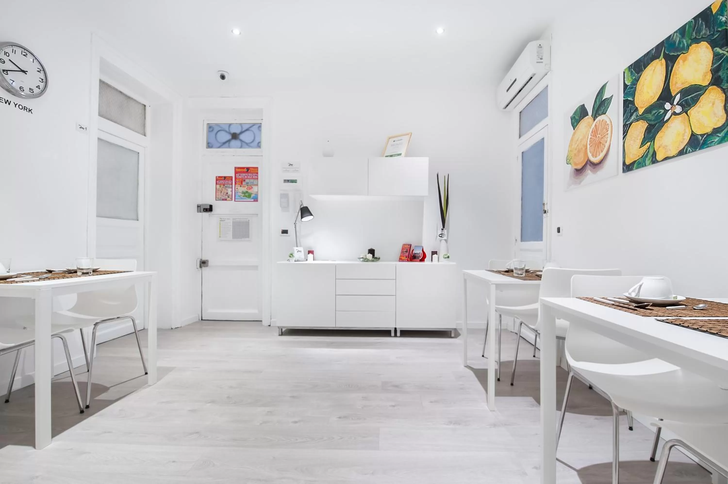 Communal lounge/ TV room in Room & Breakfast Zero