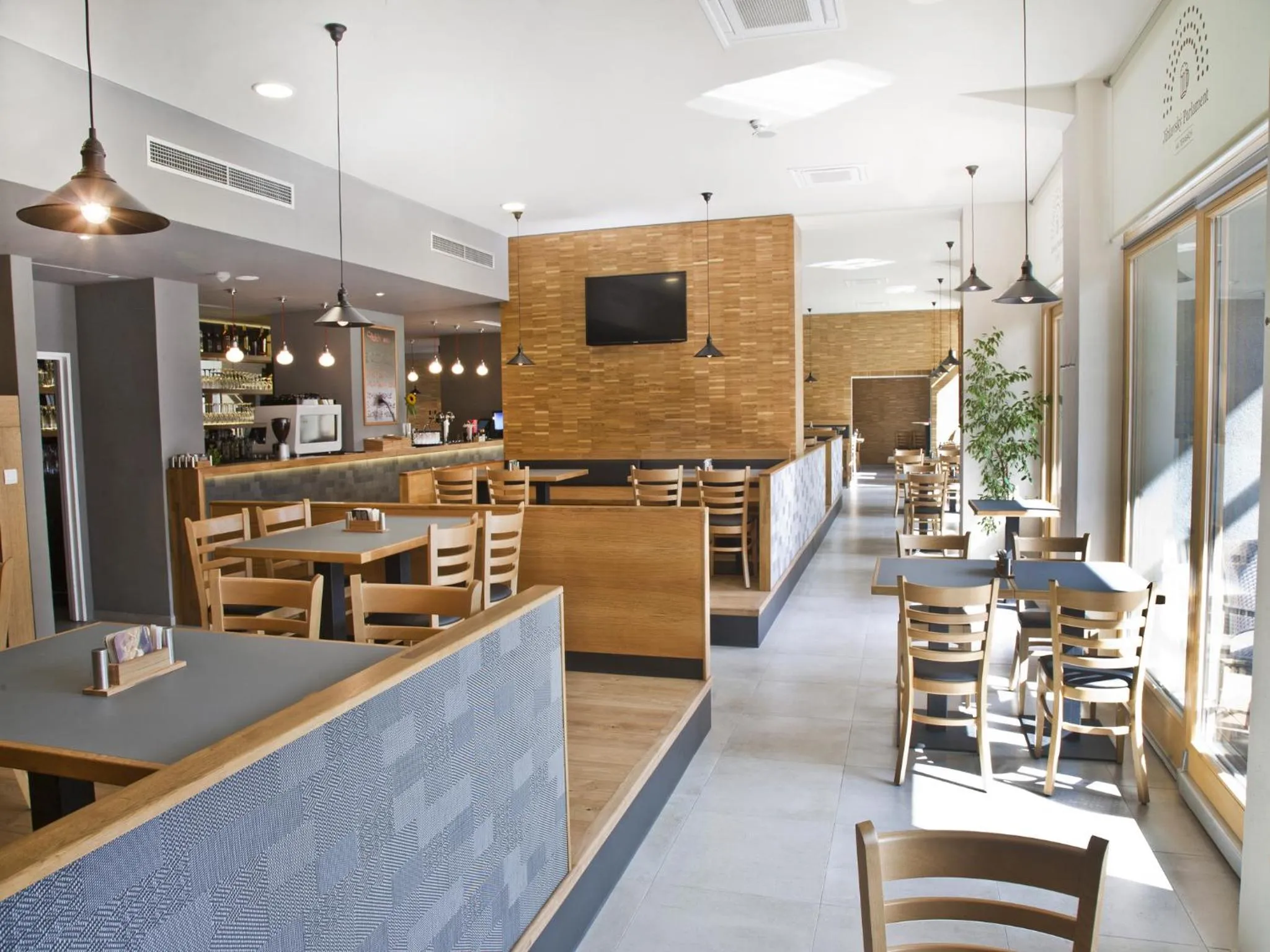 Restaurant/places to eat in EA Business Hotel Jihlava