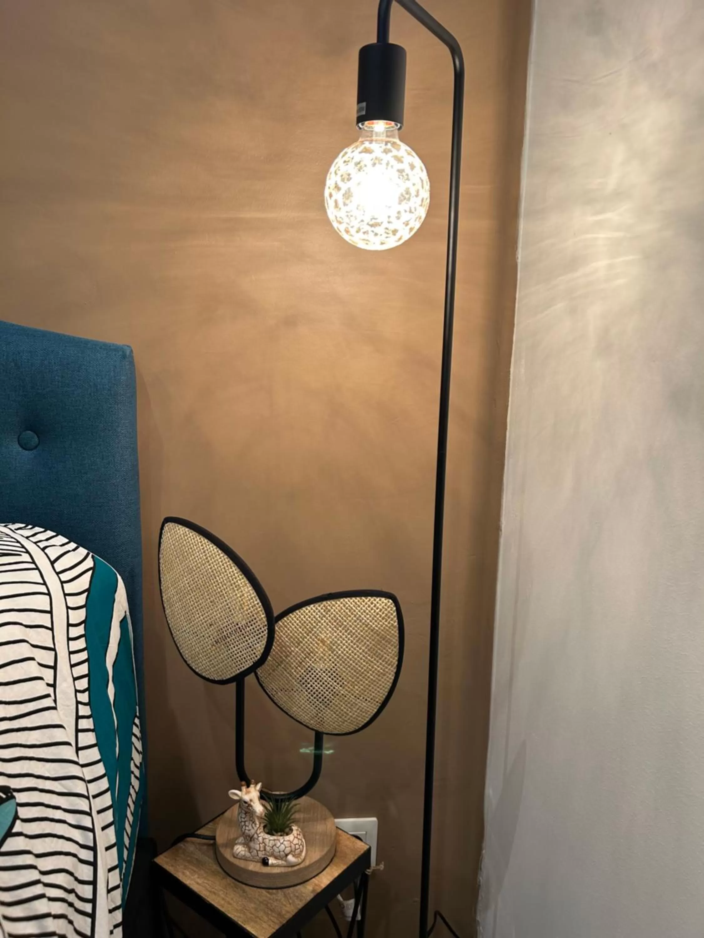 Seating Area in LA MADDYSON